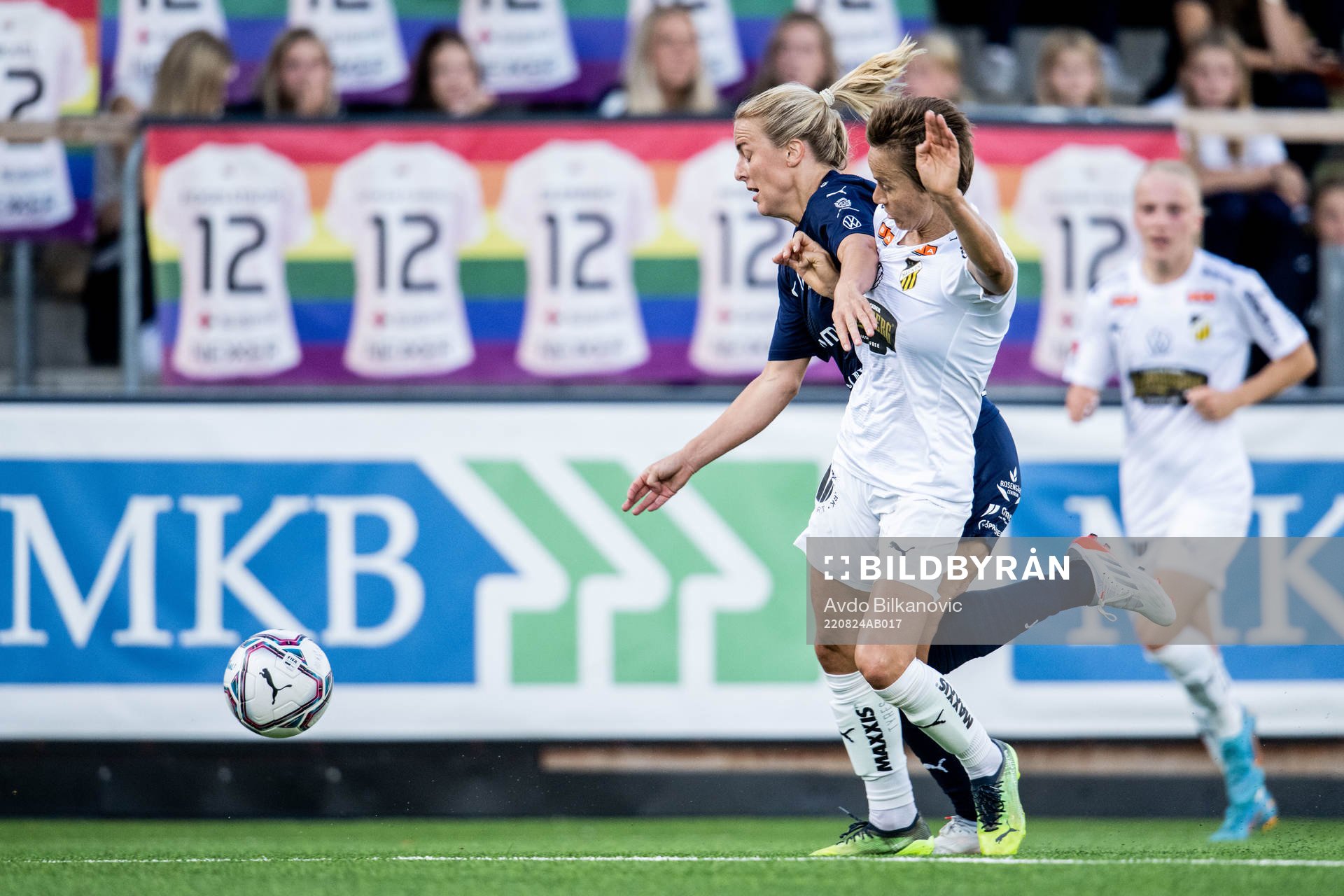 FC Rosengårds Mimmi Larsson och Häckens Aivi Luik