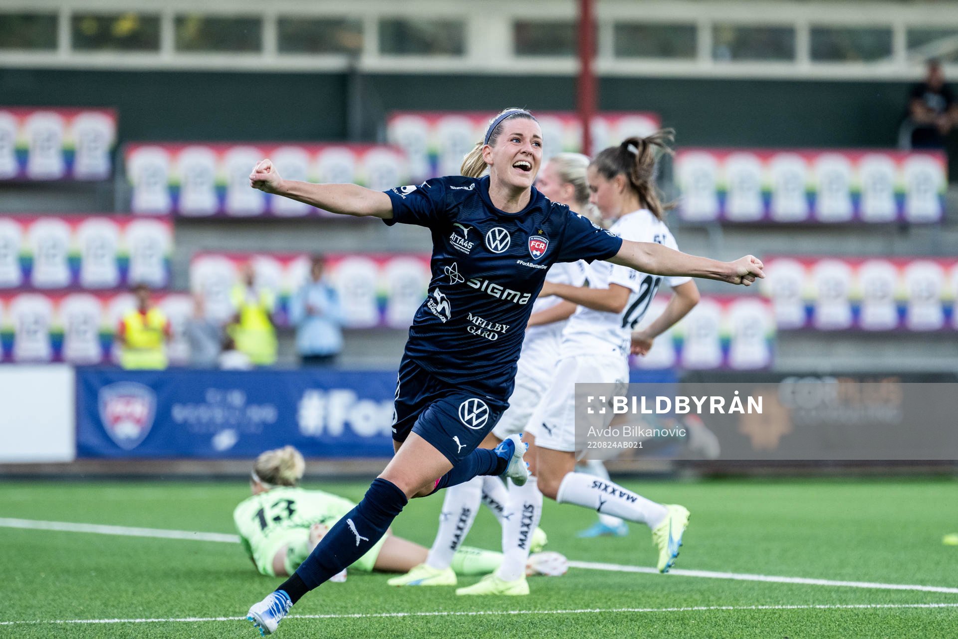 FC Rosengårds Olivia Schough jublar