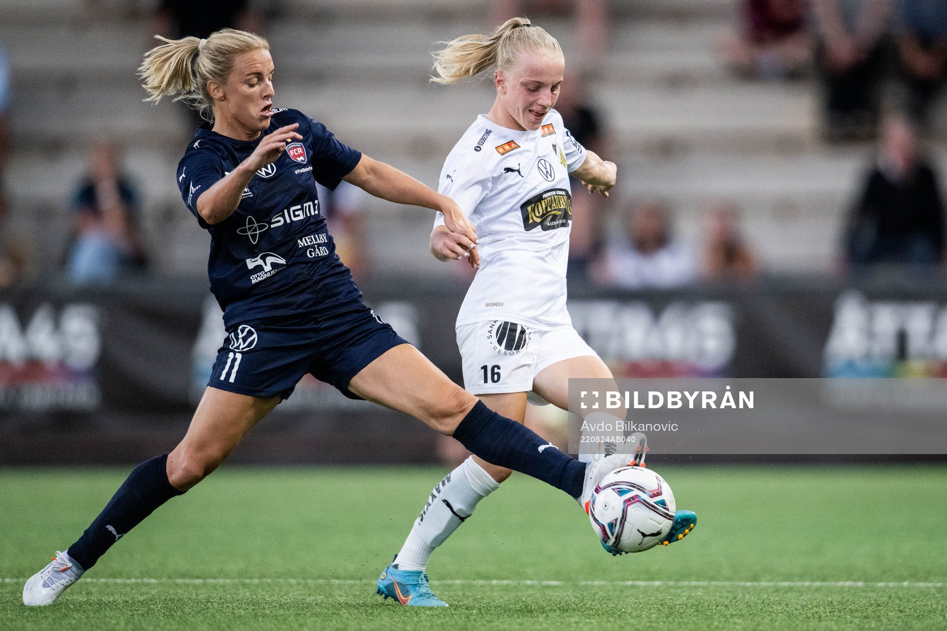 FC Rosengårds Mimmi Larsson och Häckens Anna Sandberg