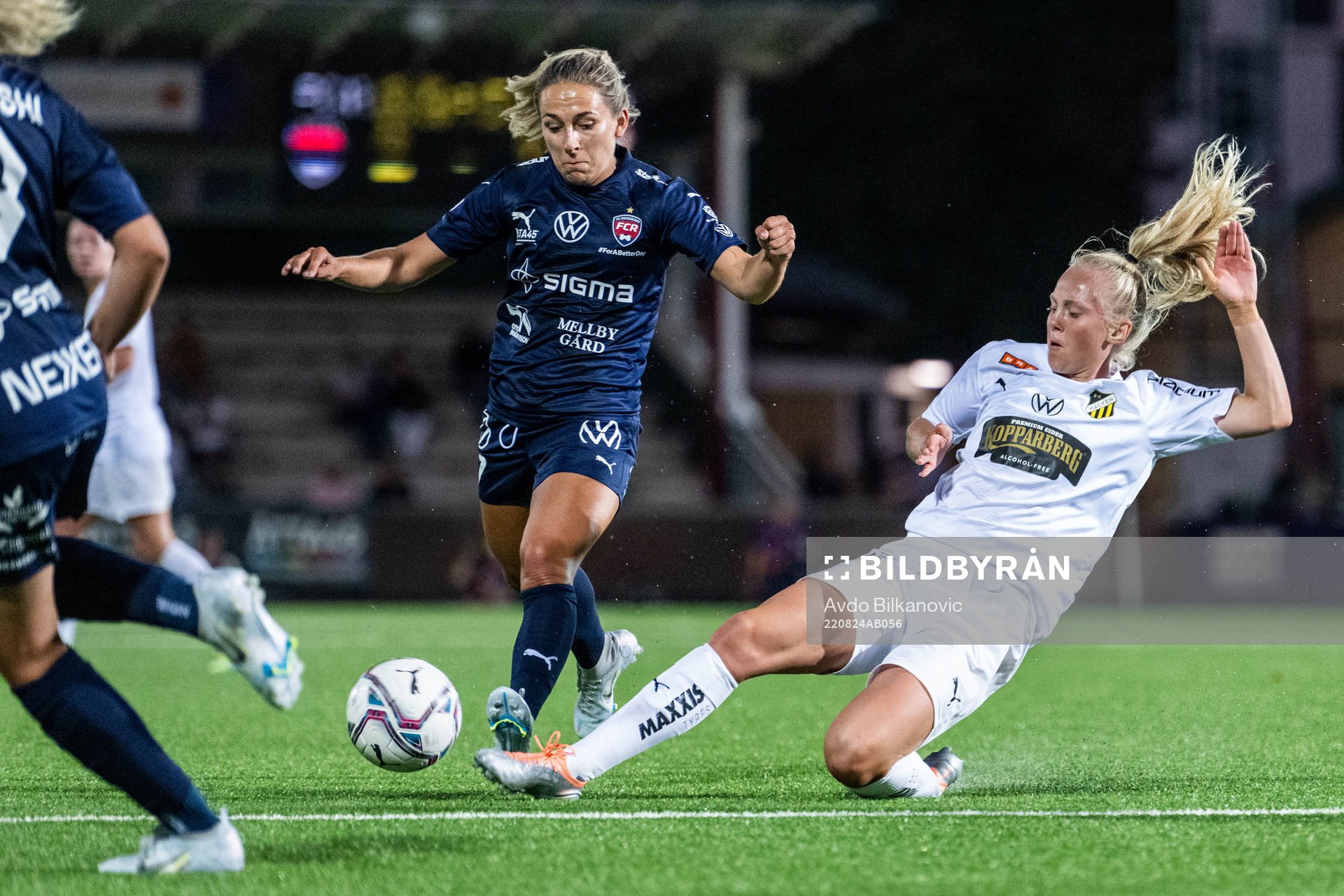 FC Rosengårds Gina Chmielinski och Häckens Molly Johansson