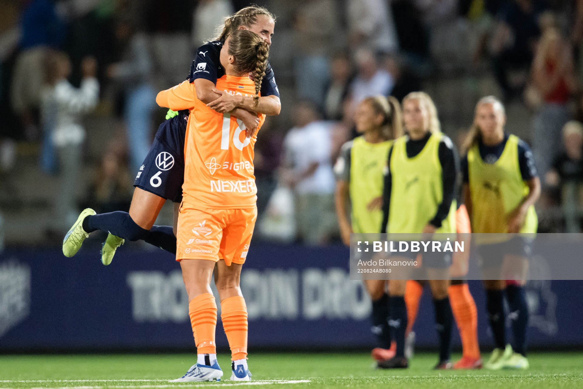 Rosengårds Ria Noora Minerva Öling och målvakt Teagan