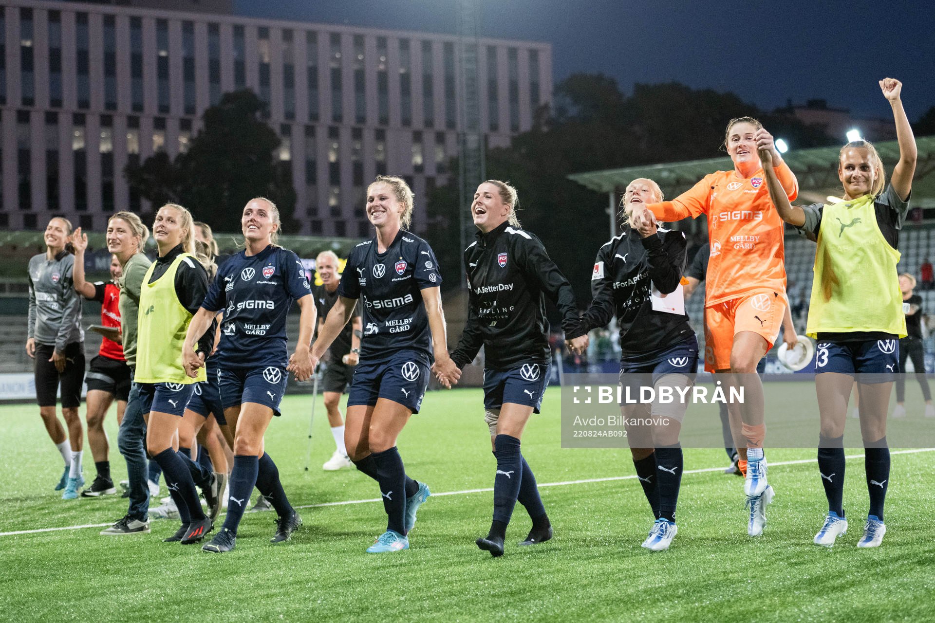 Rosengårds spelare jublar