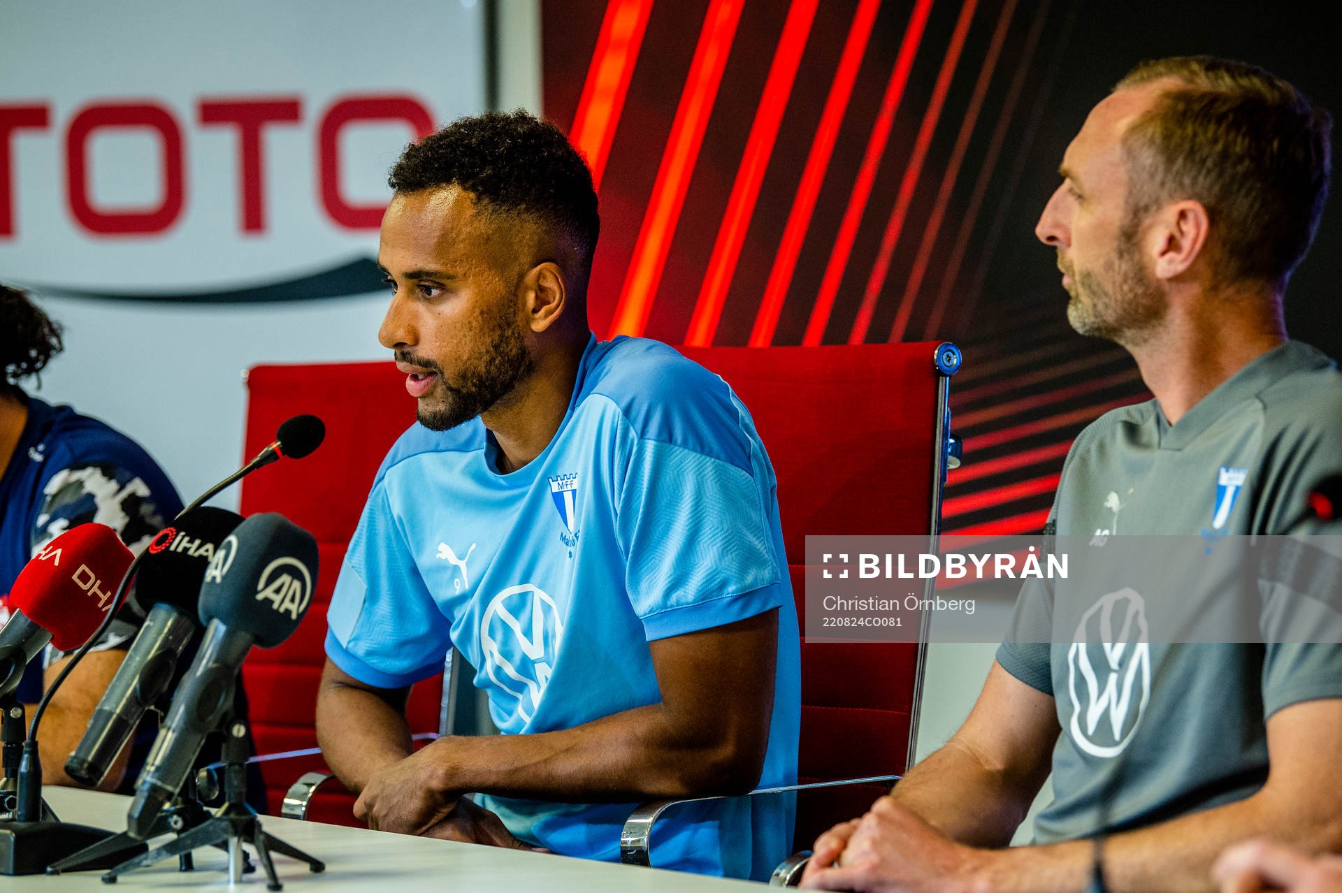 Isaac Kiese Thelin and head coach and sport director