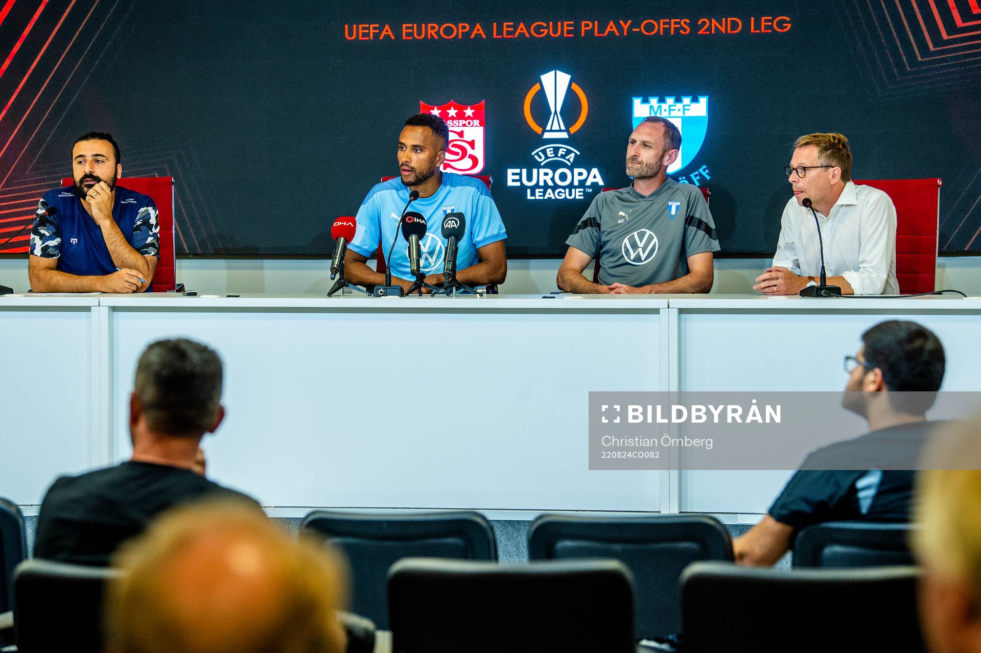 Isaac Kiese Thelin and head coach and sport director