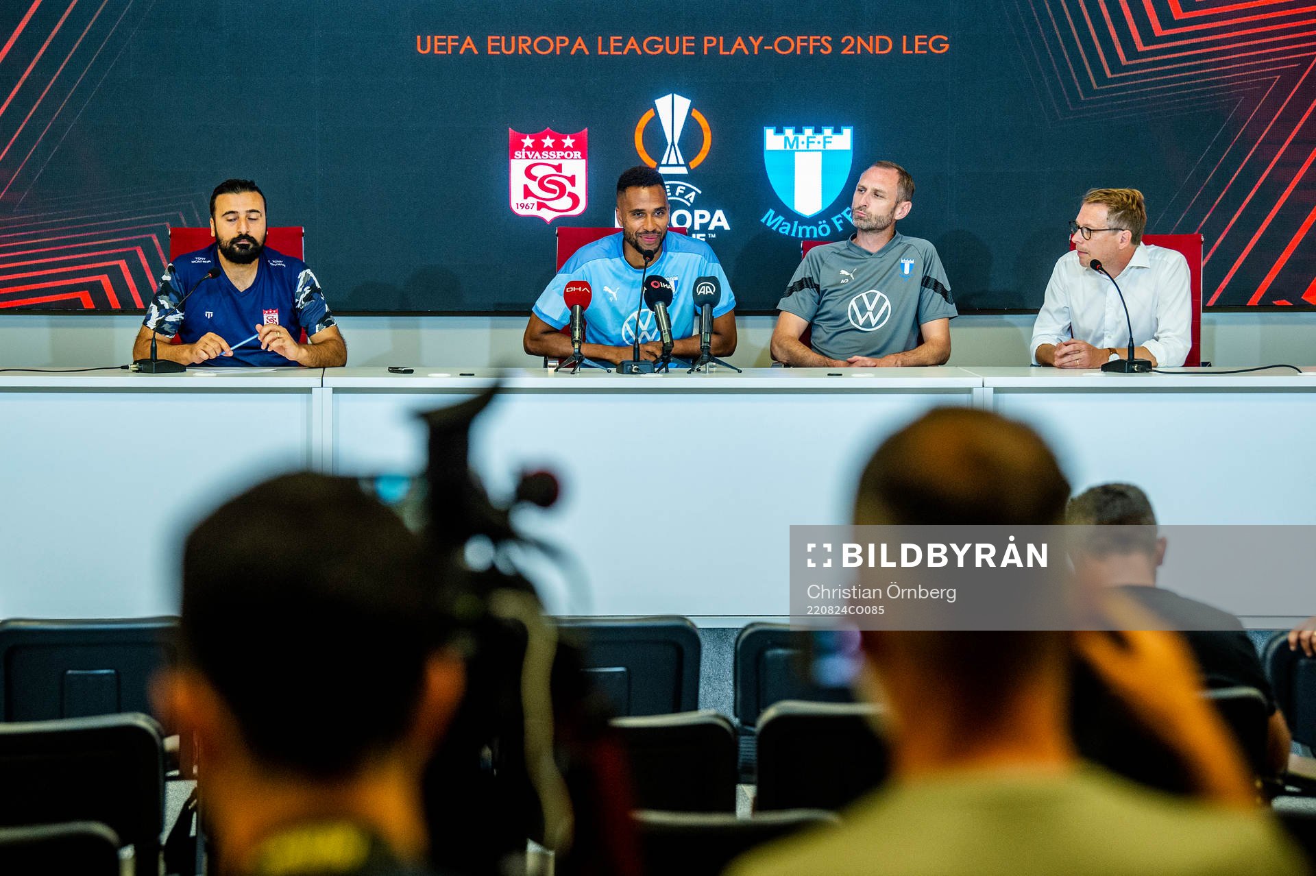 Isaac Kiese Thelin and head coach and sport director