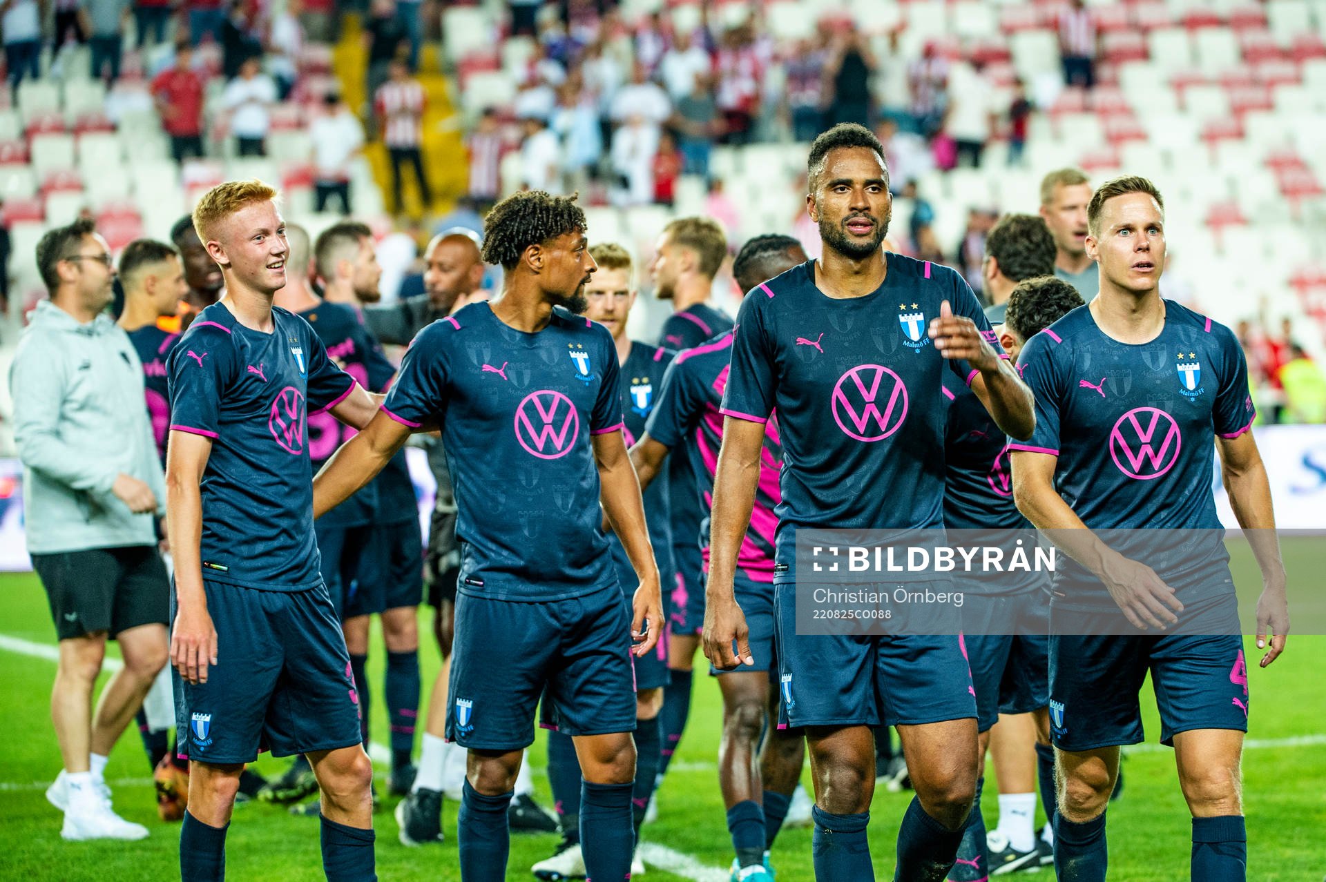 Isaac Kiese Thelin and the team of Malmö FF celebrates