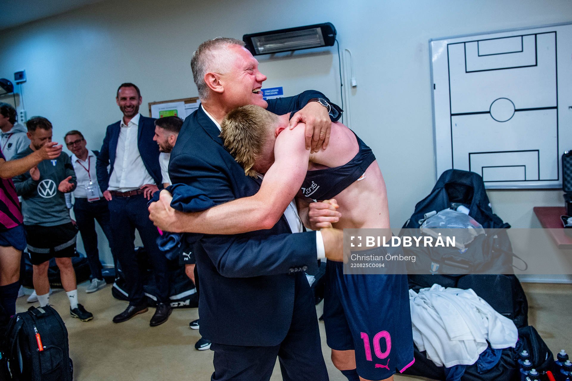 Anders Pålsson and Anders Christiansen celebrates