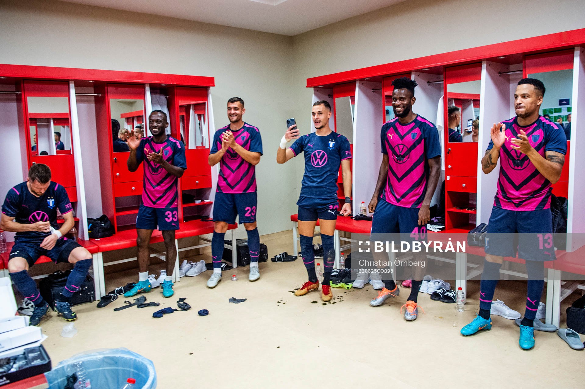 Veljko Birmancevic and the team celebrates