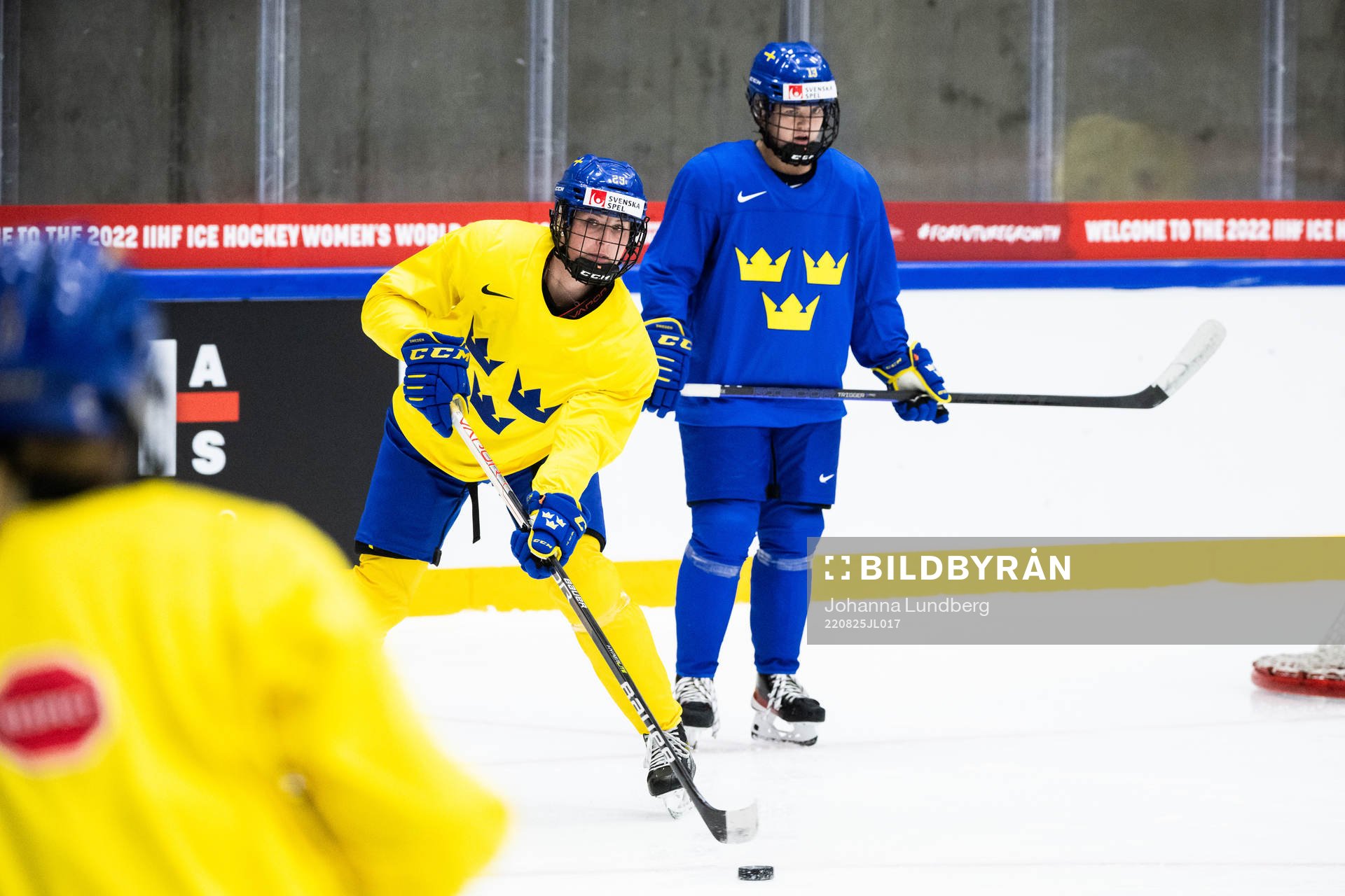 Olivia Carlsson and Emma Murén of Sweden at a practice