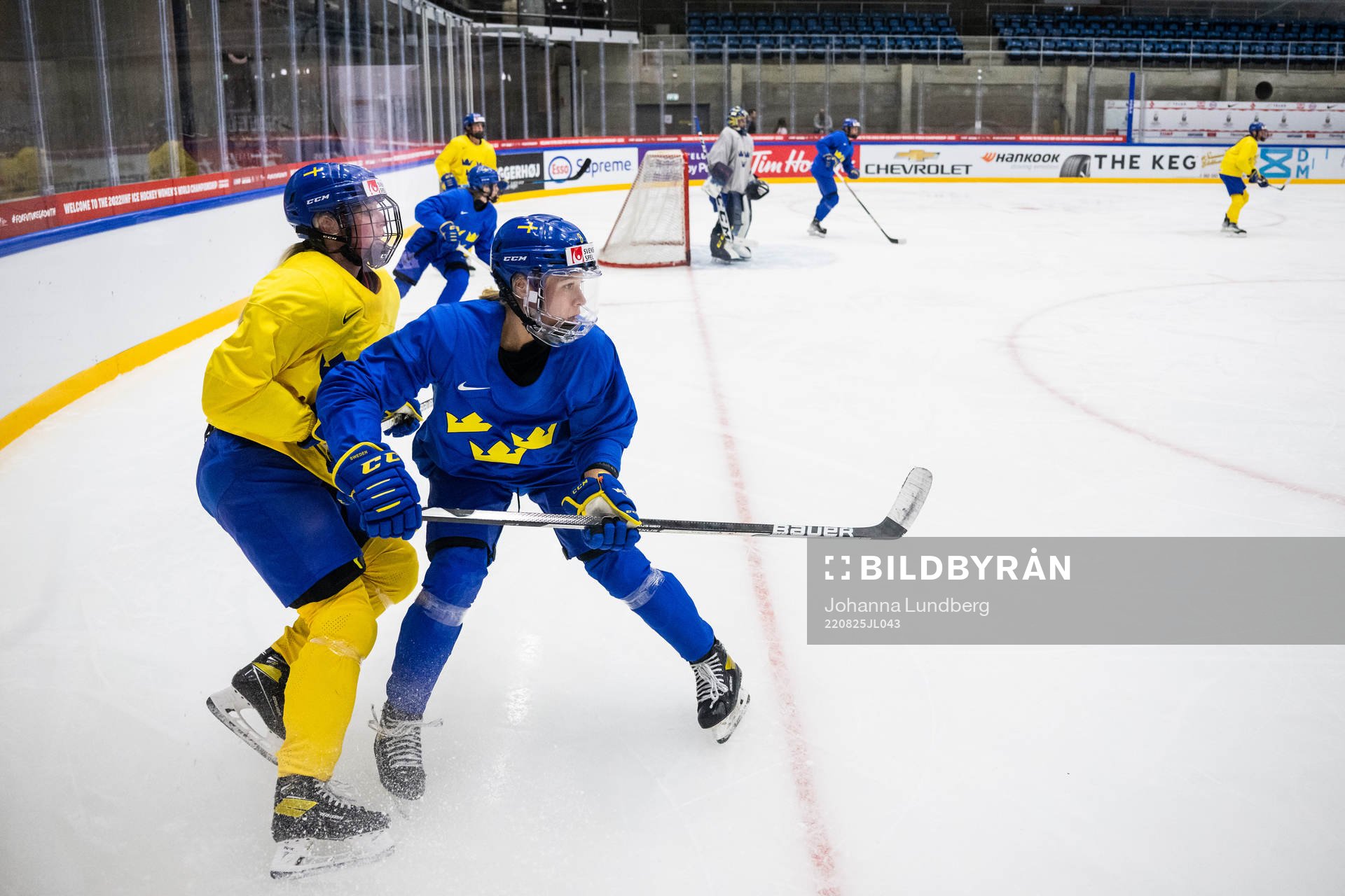 Olivia Carlsson and Ebba Berglund of Sweden at a practice