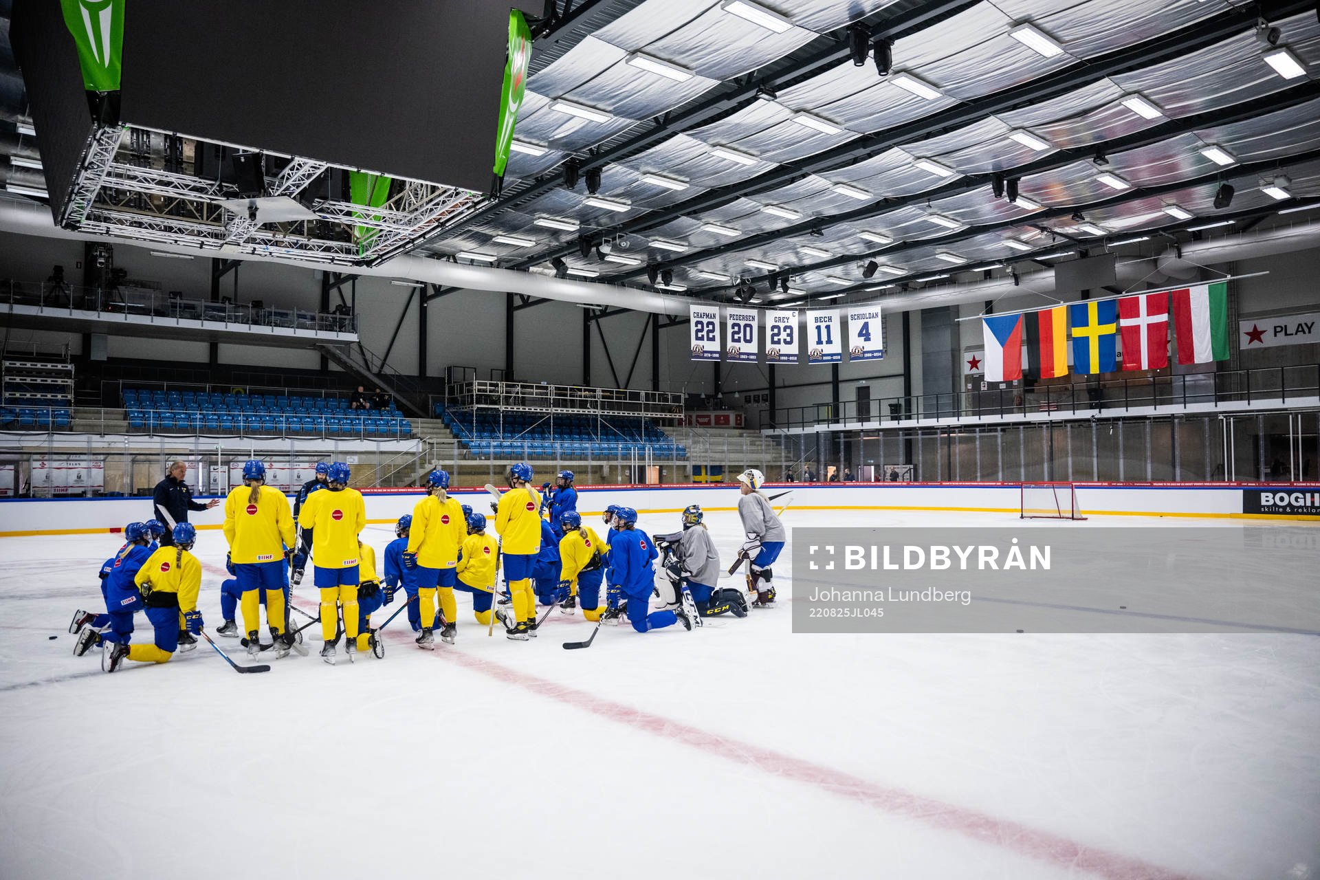 Players of Sweden at a practice session