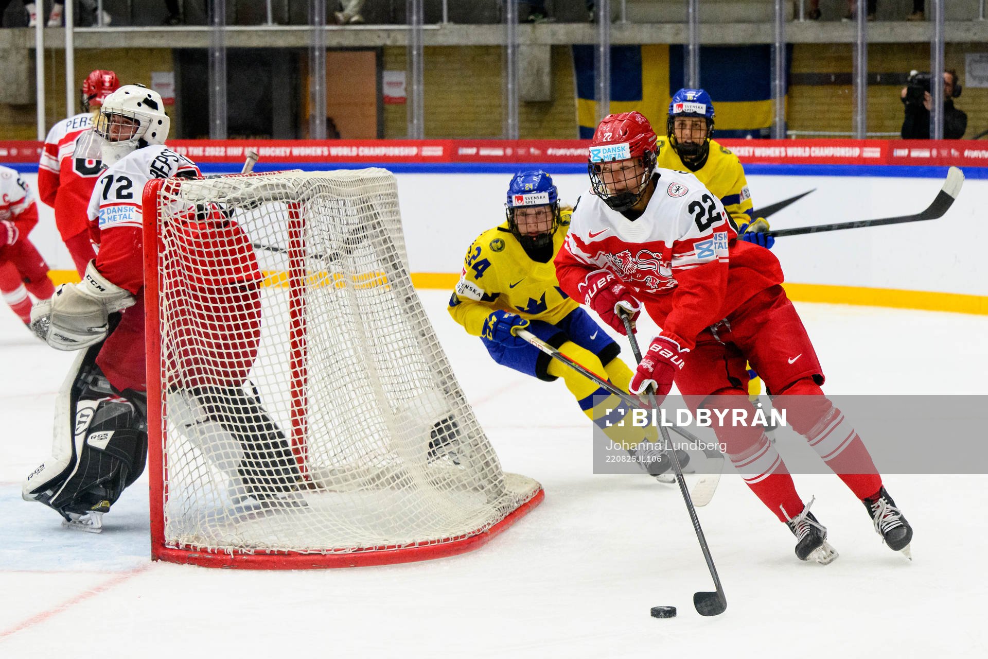 Felizia Wikner-Zienkiewicz and Linnea Johansson of Sweden