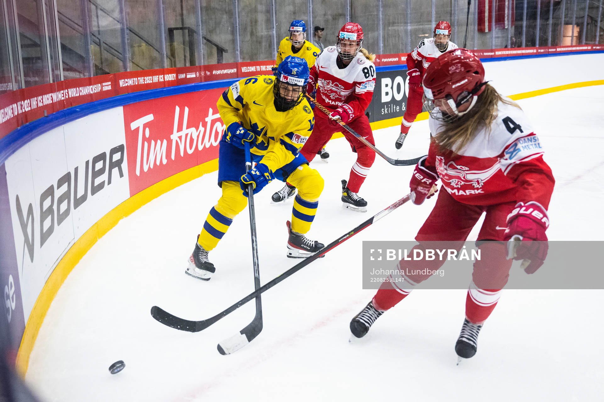 Linnea Johansson of Sweden and Silke Glud of Denmark