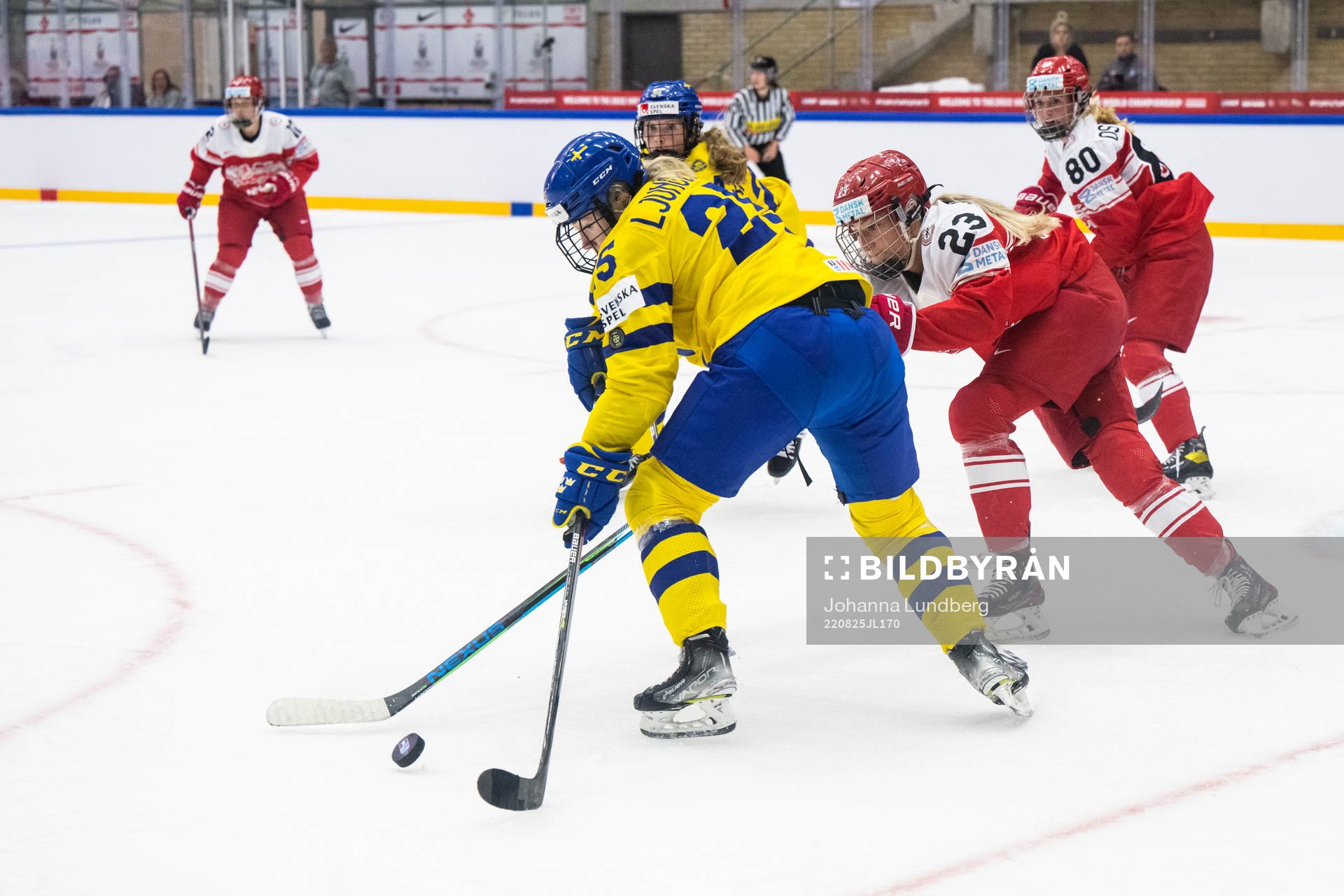 Lina Ljungblom of Sweden and Julie Oksbjerg of Denmark
