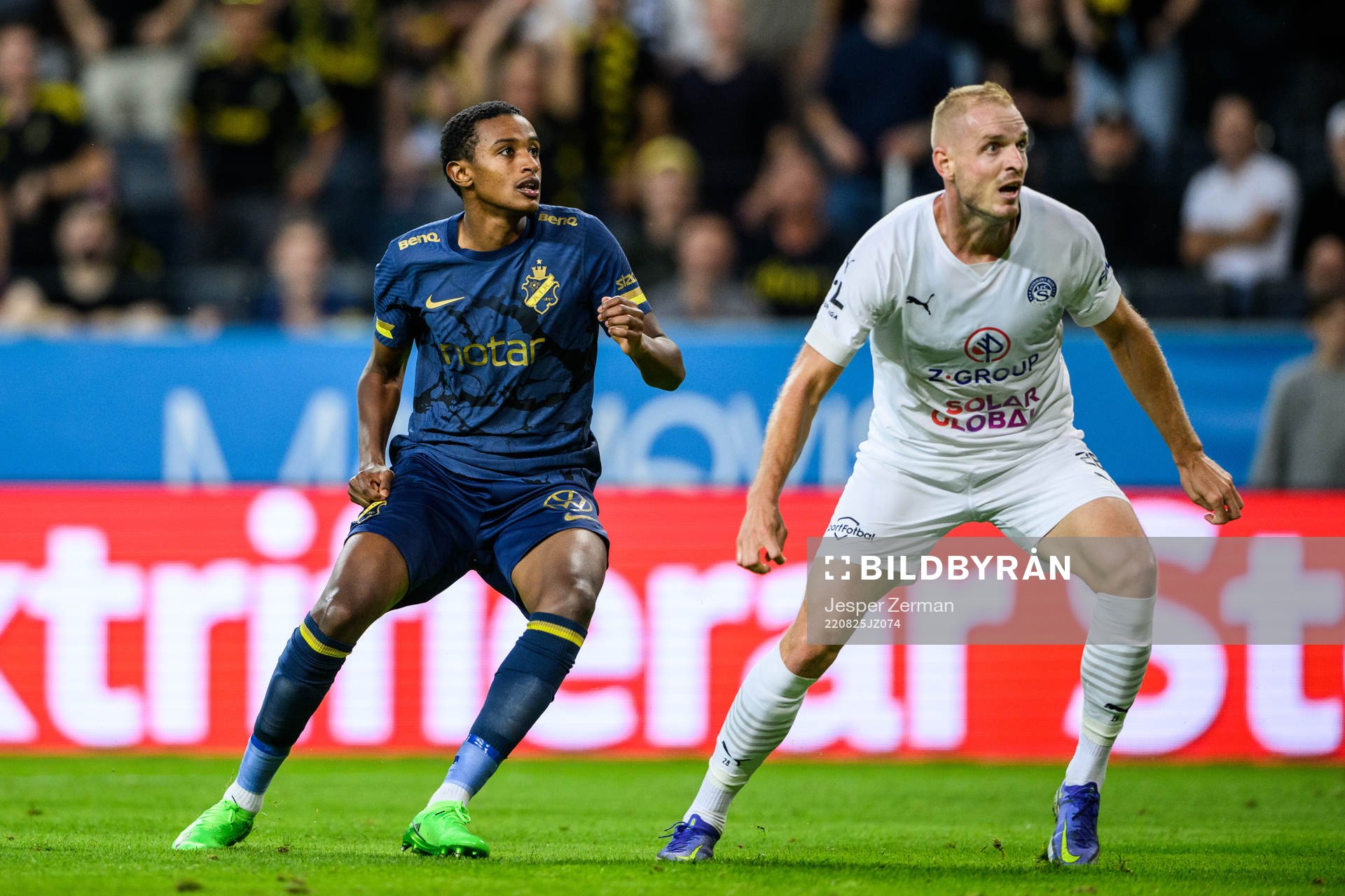 Amar Abdirahman Ahmed Fatah of AIK and Vlastimil Danícek