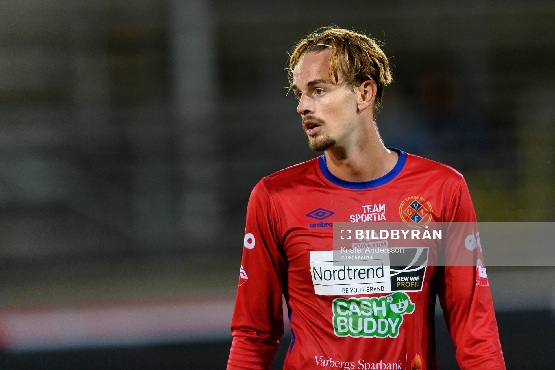 Varbergs GIFs Theodor Graudums under fotbollsmatchen i Div 2 Västra Götaland mellan Varbergs GIF och Eskilsminne den 25 augusti 2022 i Varberg.