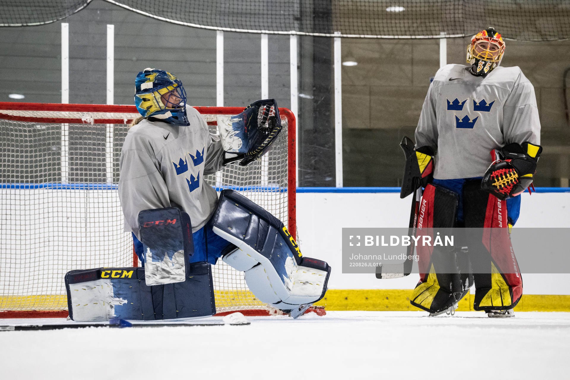 goaltender Ida Boman and goaltender Ellen Jonsson of Sweden