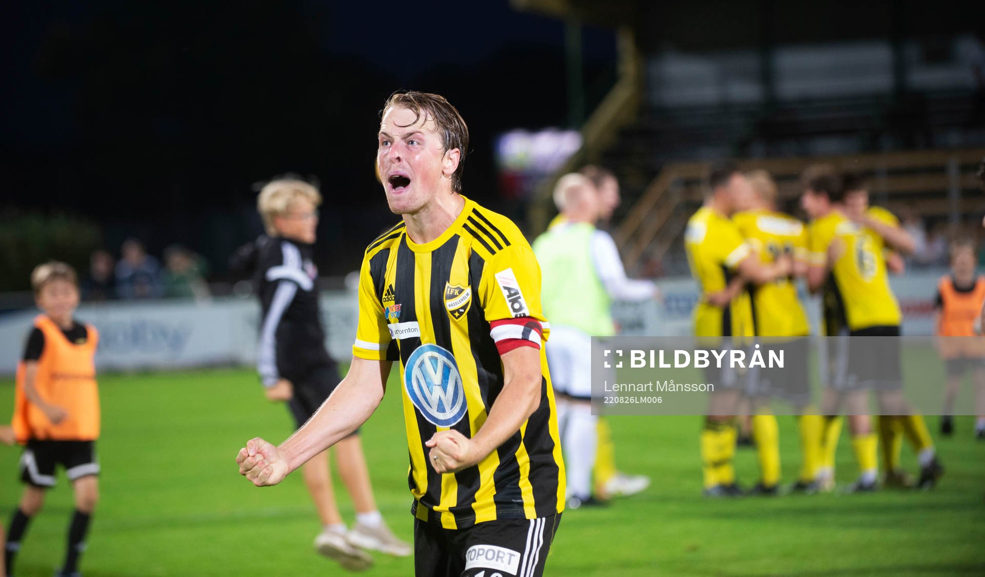 IFK Hässleholms Robin Strömberg jublar i matchen i div. 2