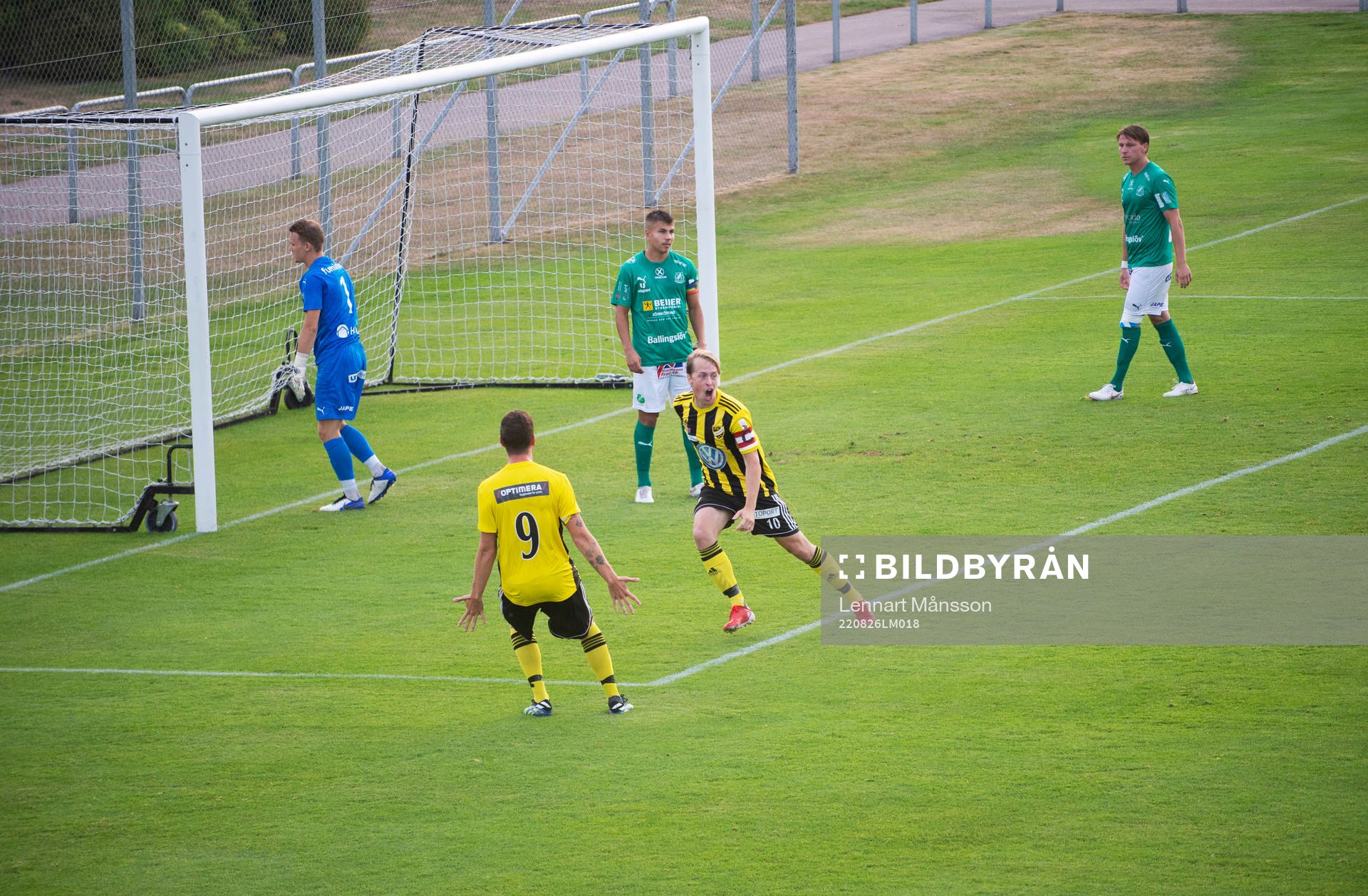 IFK Hässleholms Robin Strömberg jublar