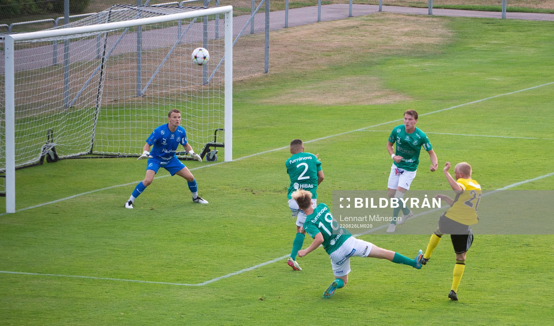 IFK Hässleholms Olle Kjellman Olblad skjuter  i matchen i