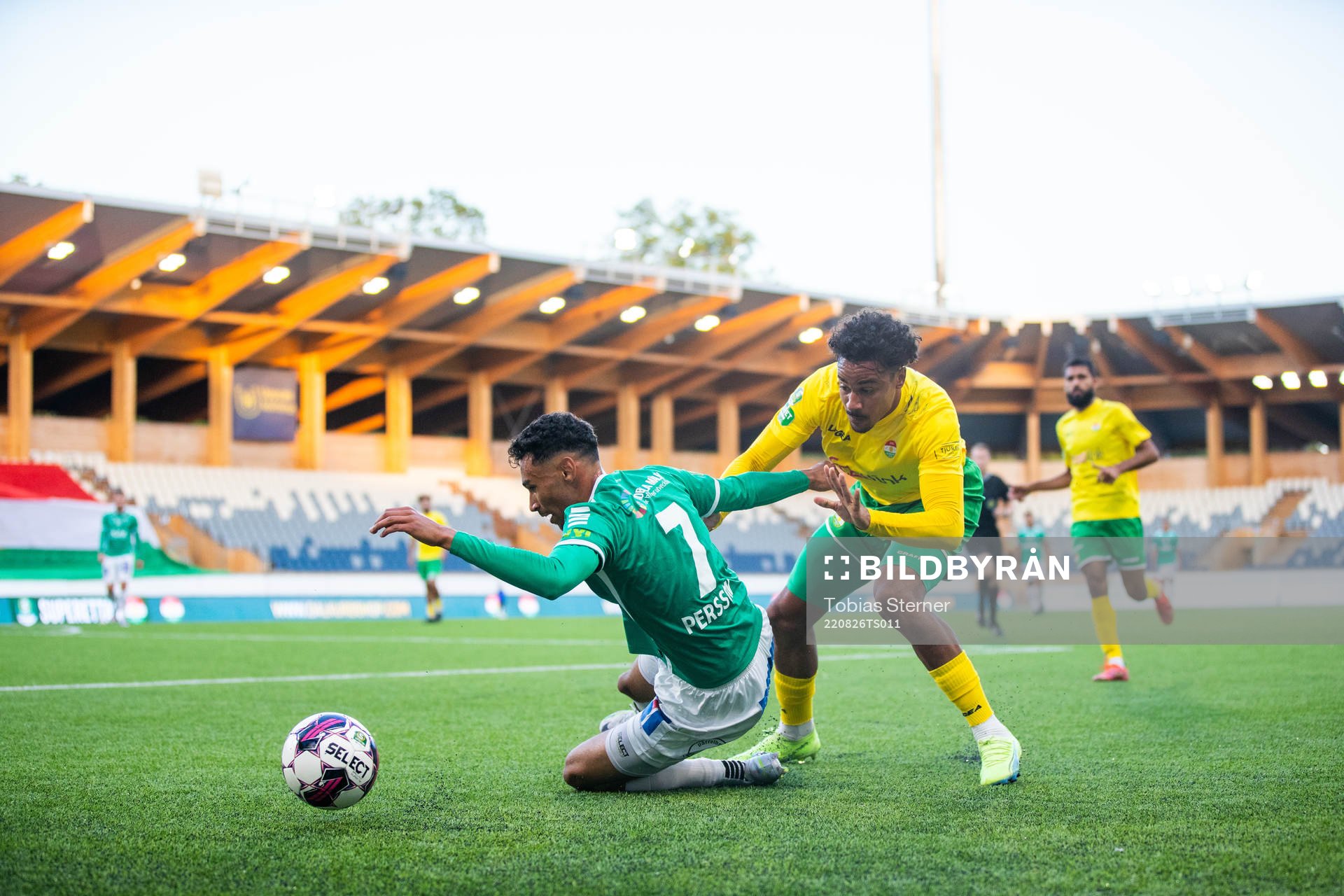 Brages Joakim Persson och Dalkurds Fabio Nicolas Dixon