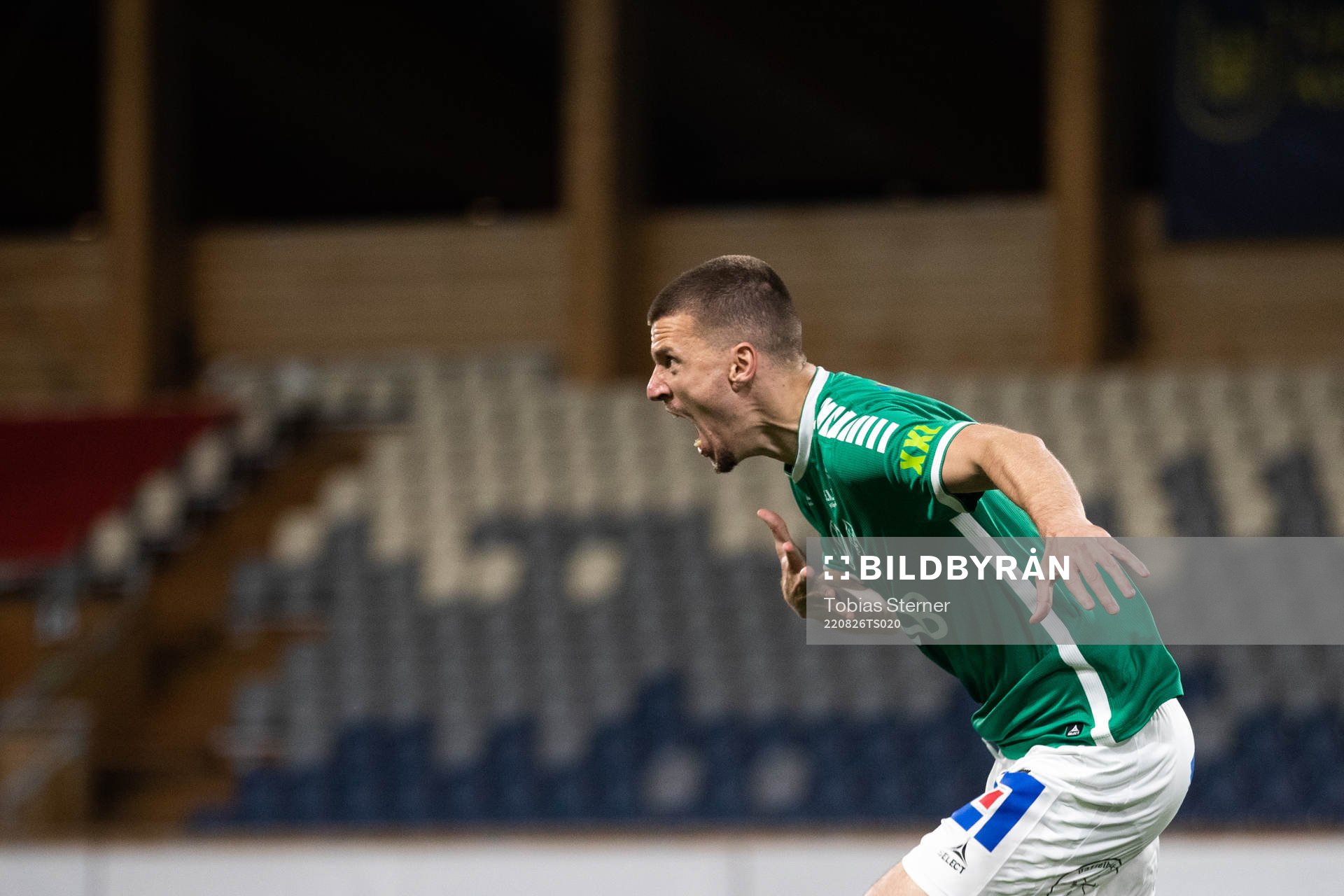 Brages Shkodran Maholli jublar