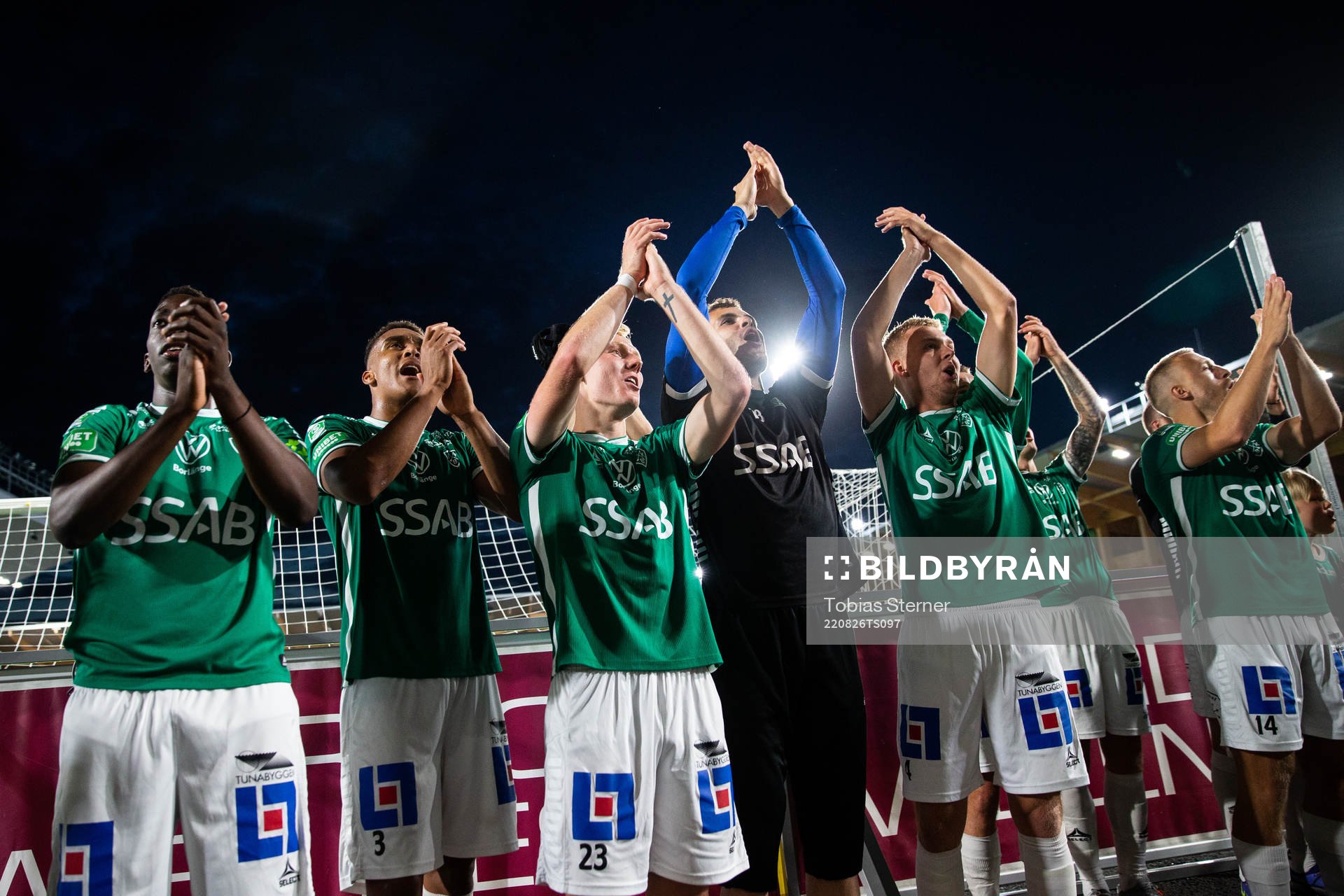 Brages spelare jublar