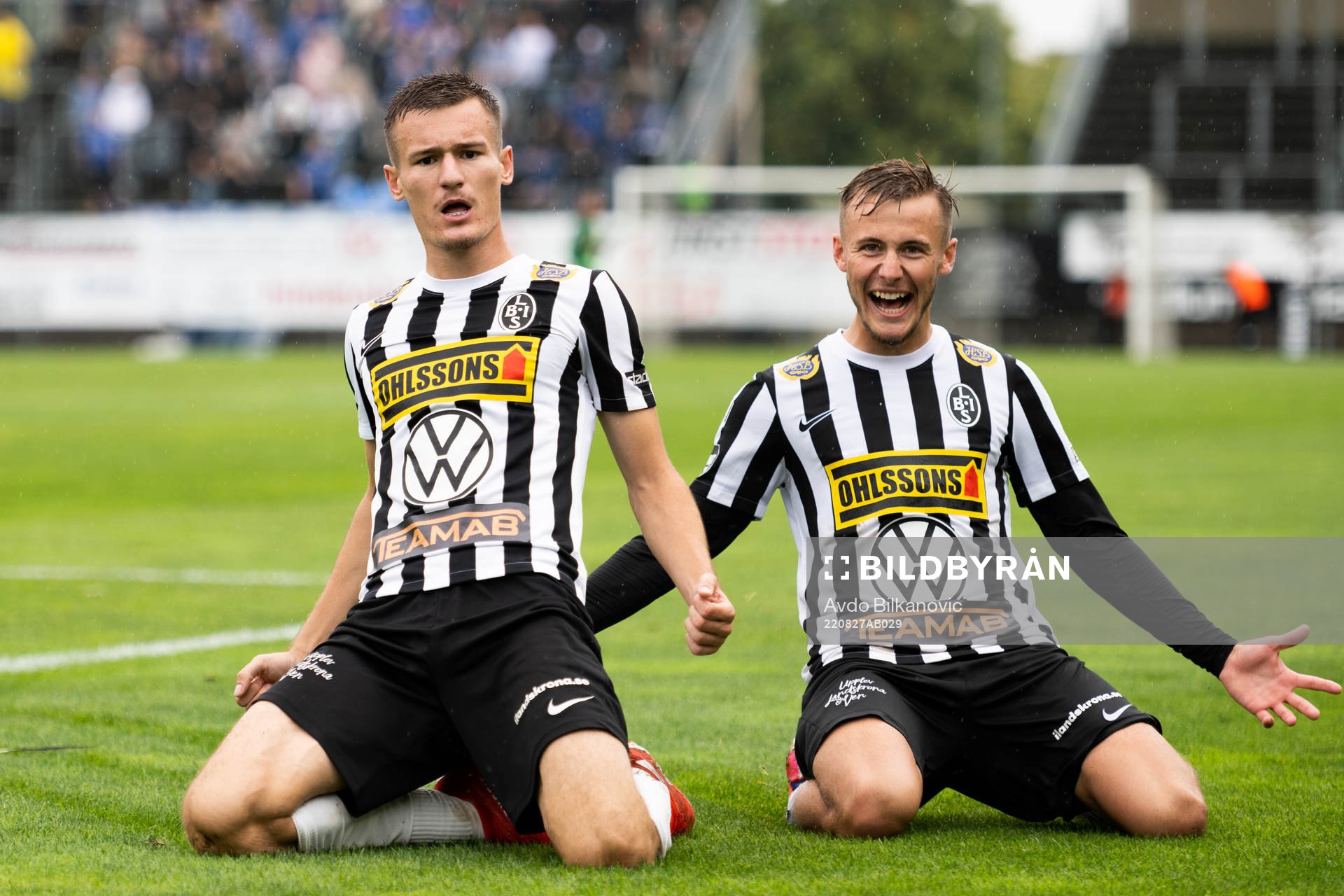 Landskronas Robin Dzabic och Melker Heier jublar