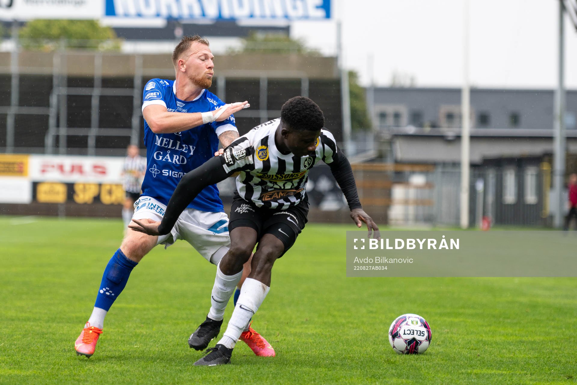 Landskronas Ousmane Diawara  och Trelleborgs Jesper Modig
