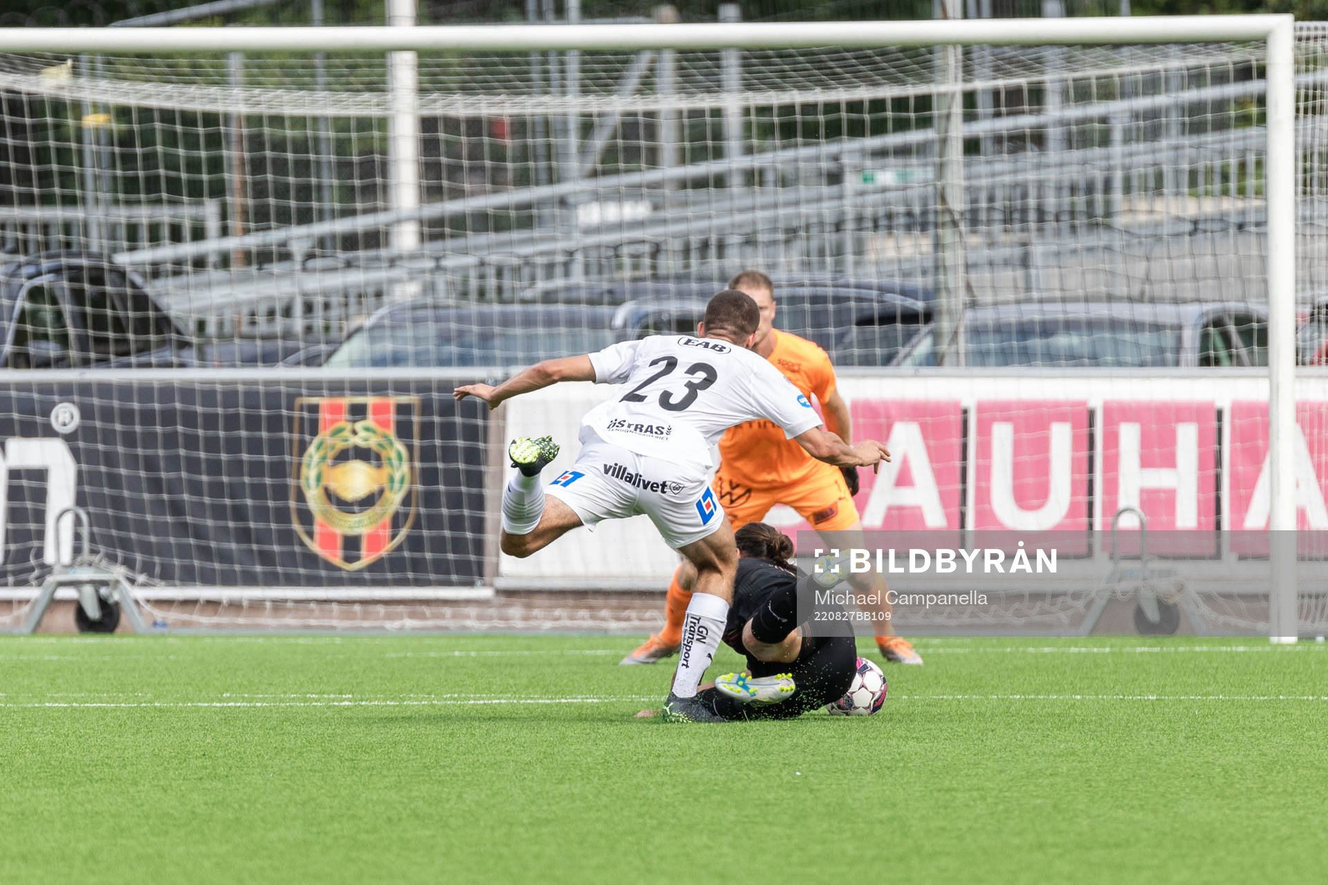 Halmstads Taulant Parallangaj och Brommapojkarnas Nikola