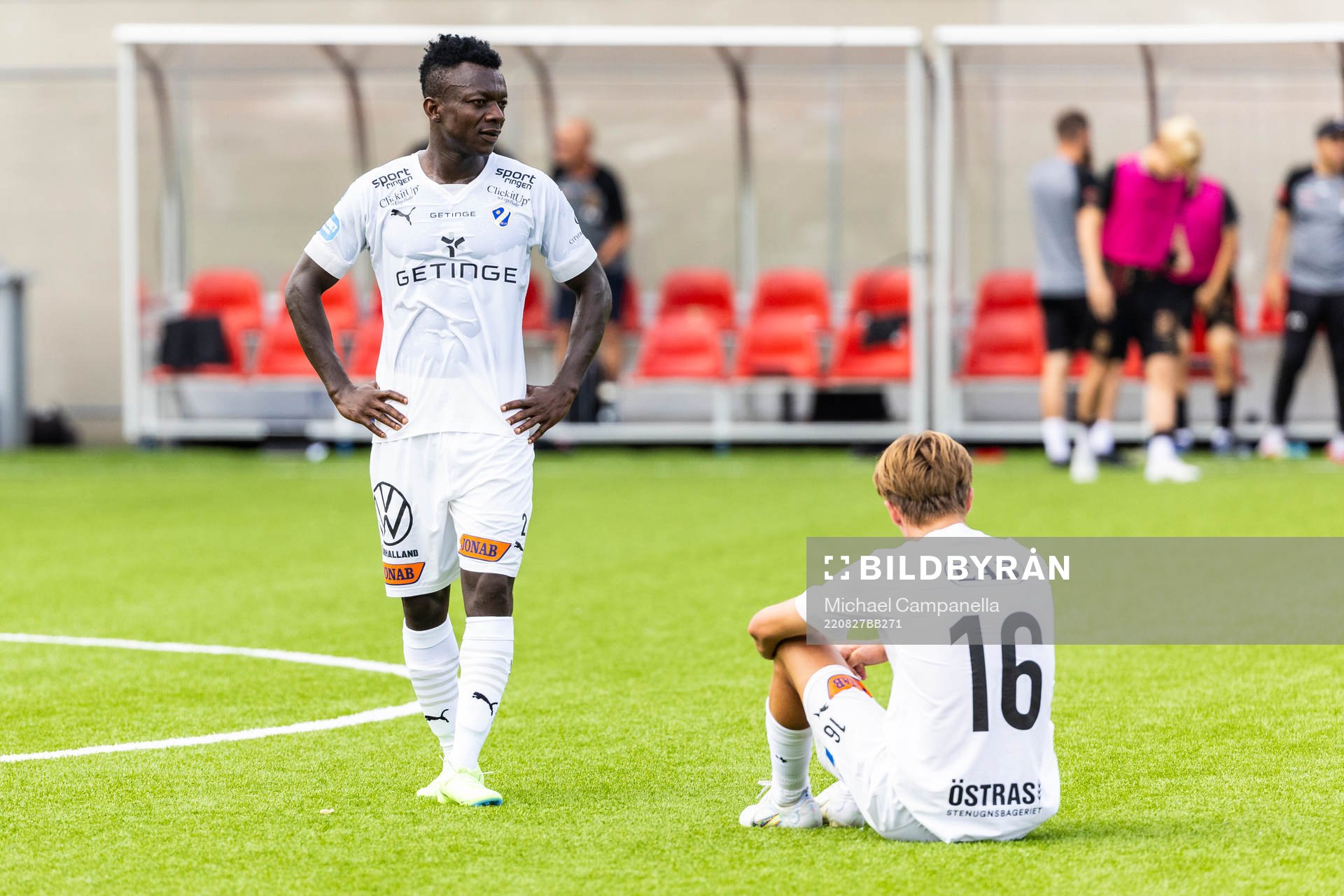 Halmstads Thomas Boakye och Erik Ahlstrand deppar