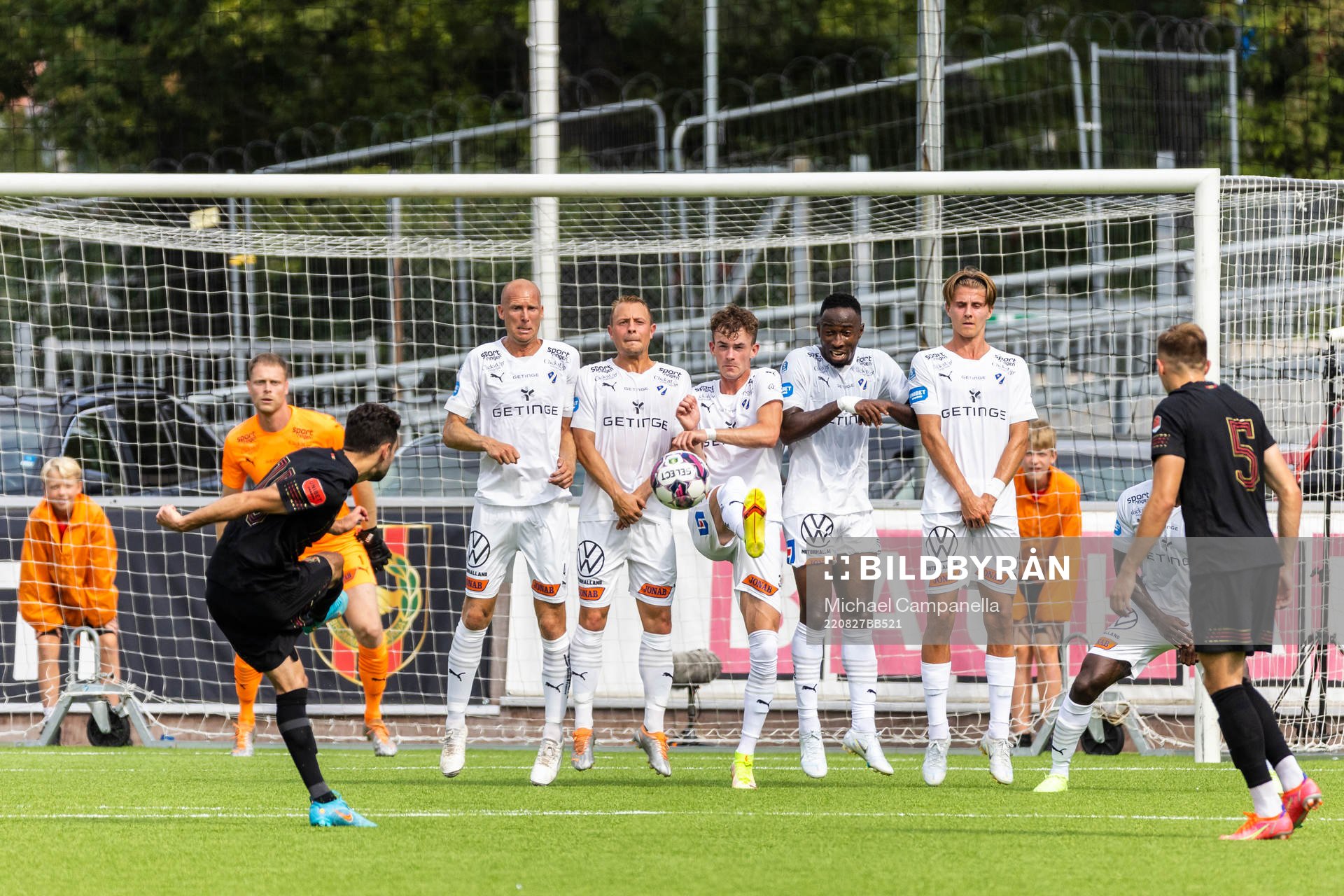 Brommapojkarnas Marijan Cosic gör 1-0