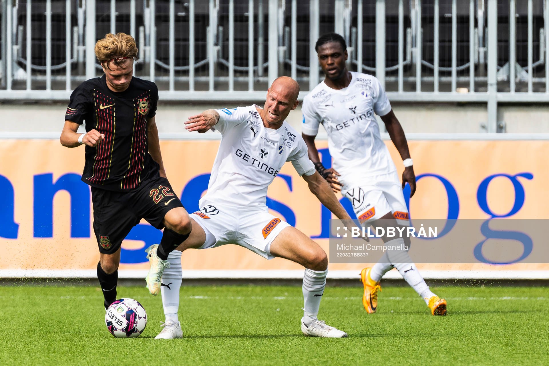 Halmstads Andreas Johansson och Thomas Boakye mot