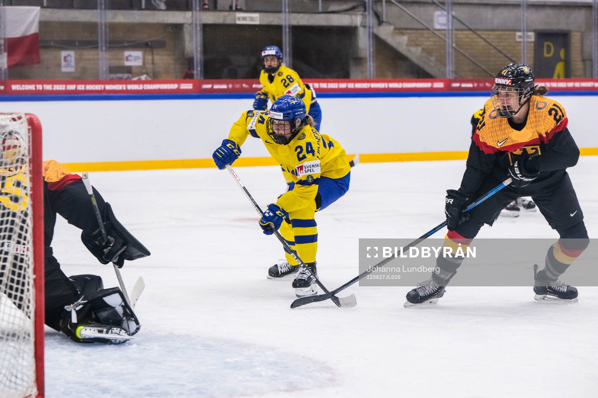 Felizia Wikner-Zienkiewicz of Sweden and Tabea Botthof of