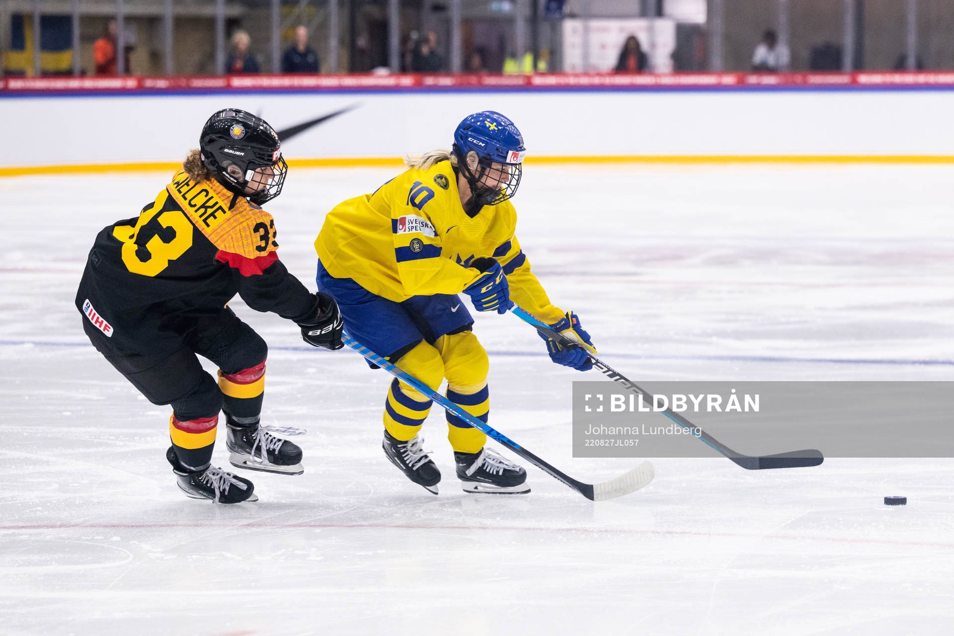 Lilli Welcke of Germany and Mina Waxin of Sweden