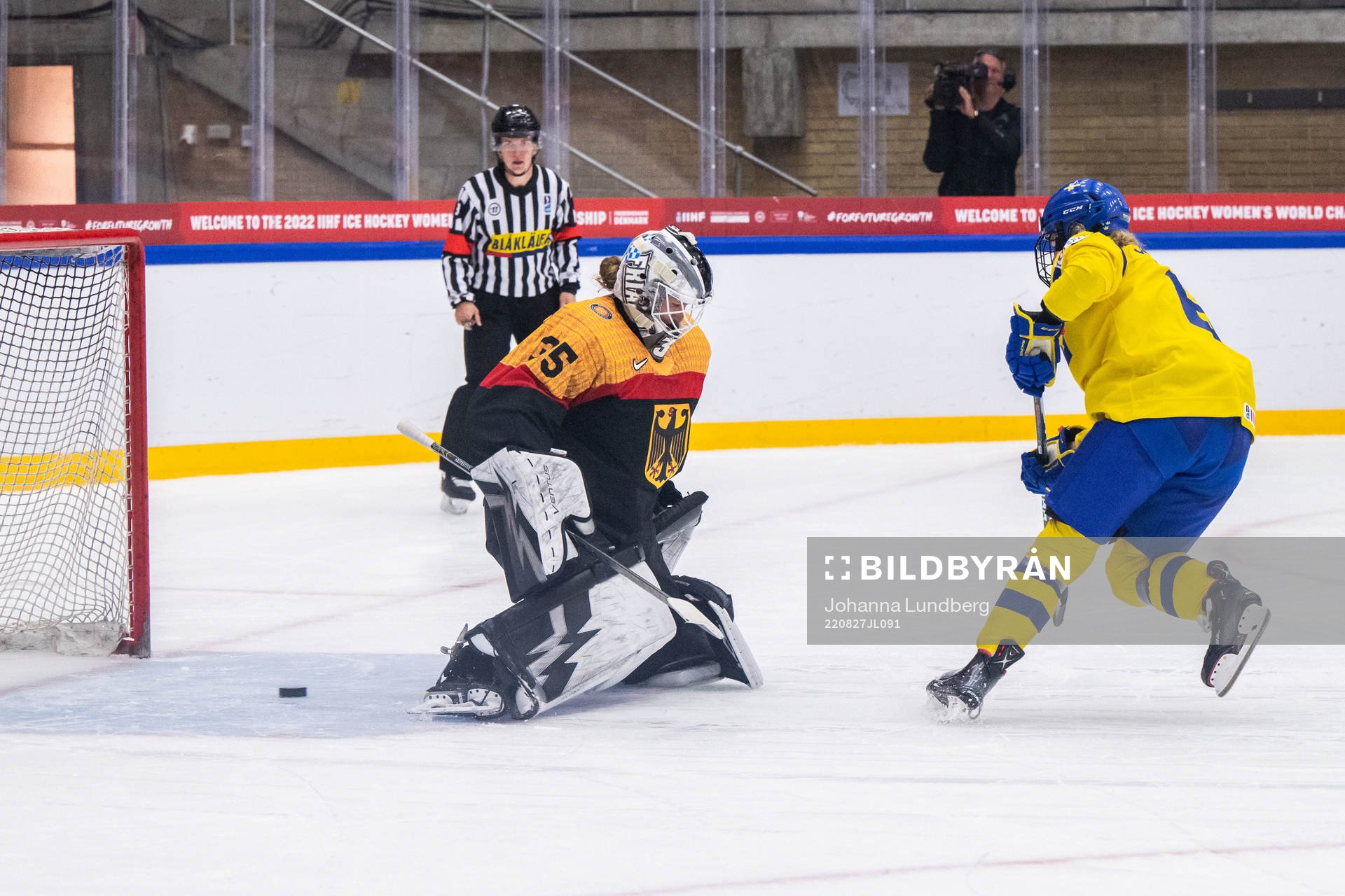 Mira Jungåker of Sweden scores a penalty behind goaltender