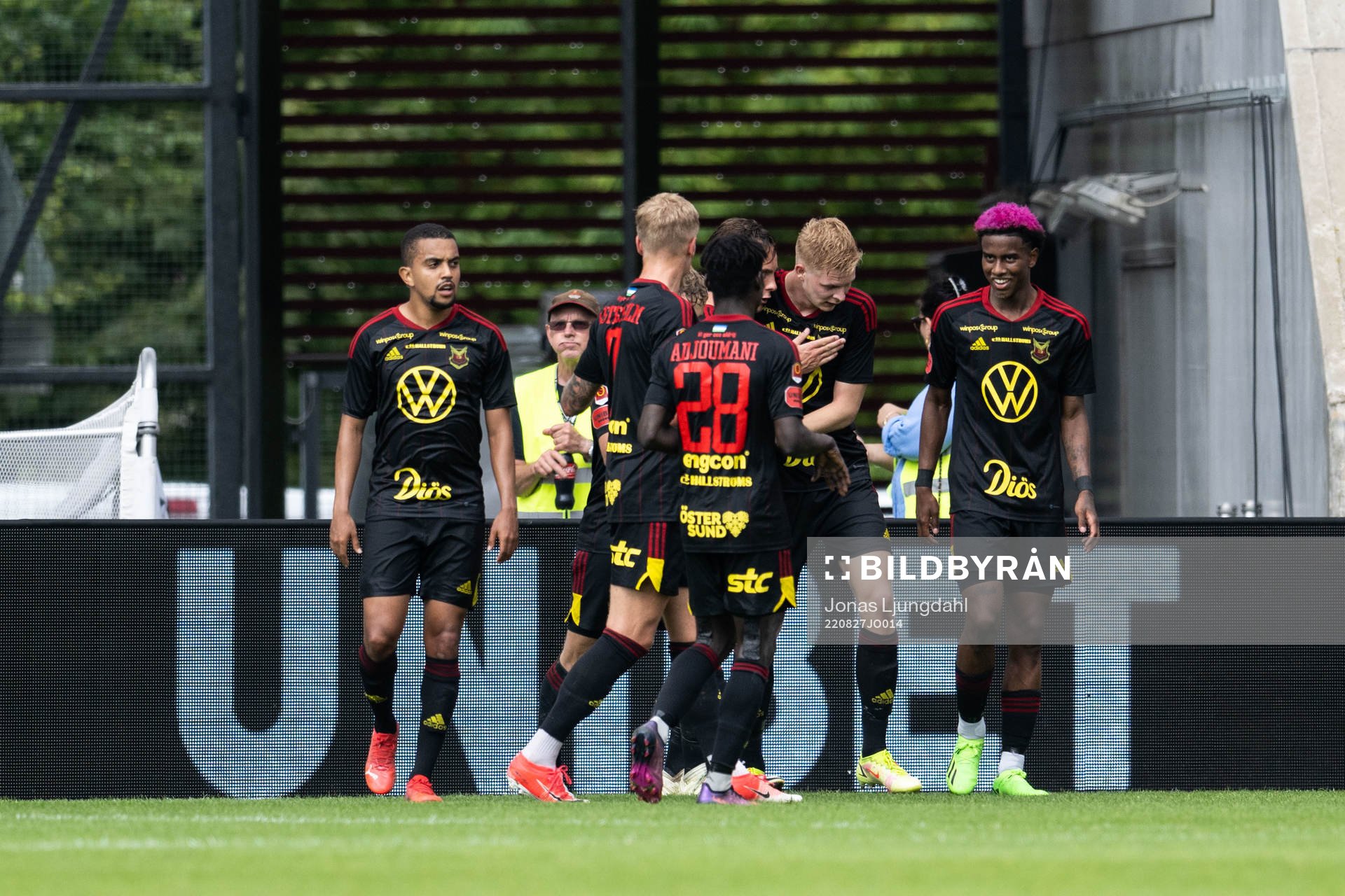 Östersunds Malcolm Stolt jublar