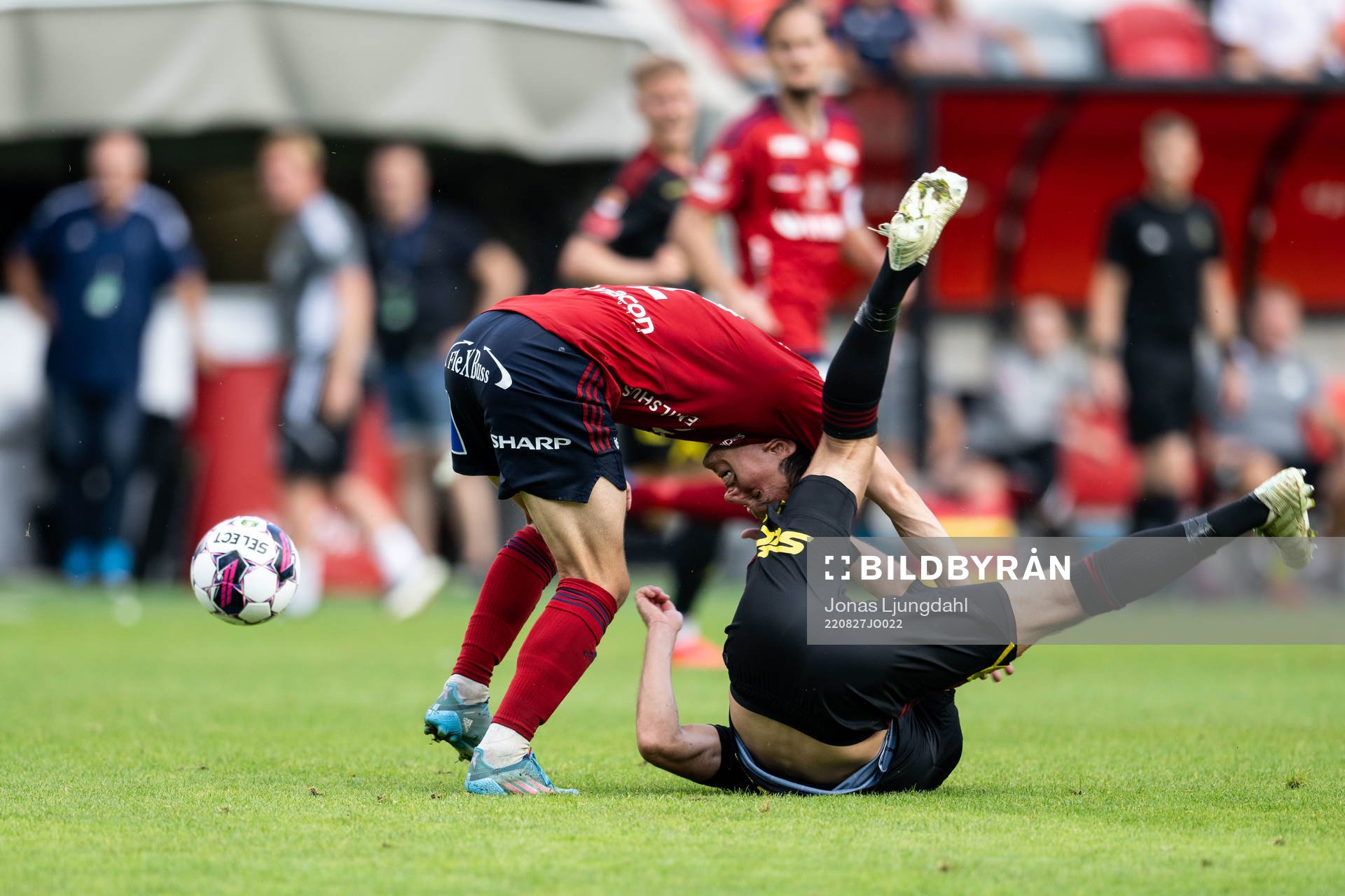 Östers Mattias Pavic och Östersunds Cesar Weilid