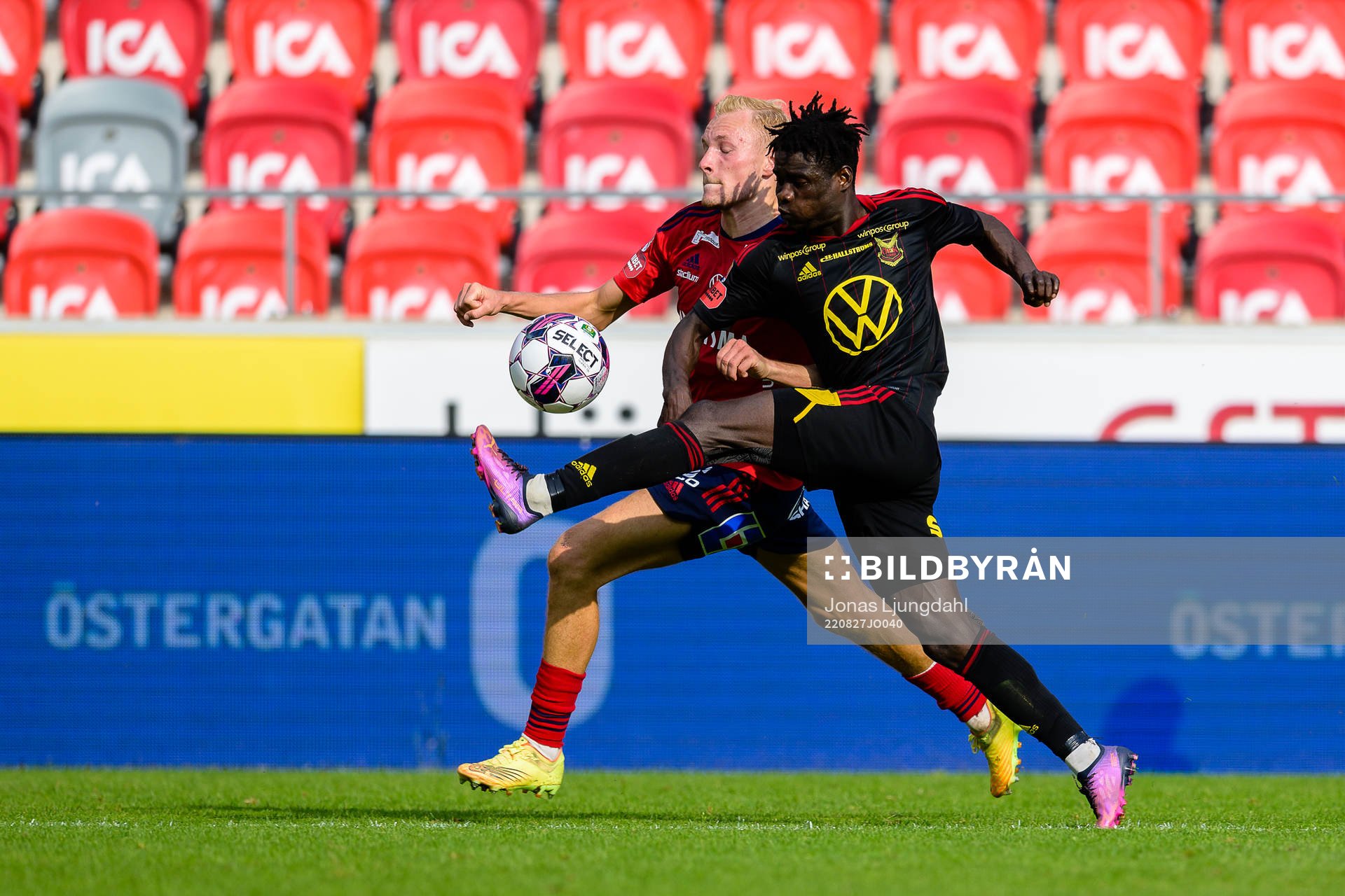 Östers Adam Bergmark Wiberg och Östersunds Yannick