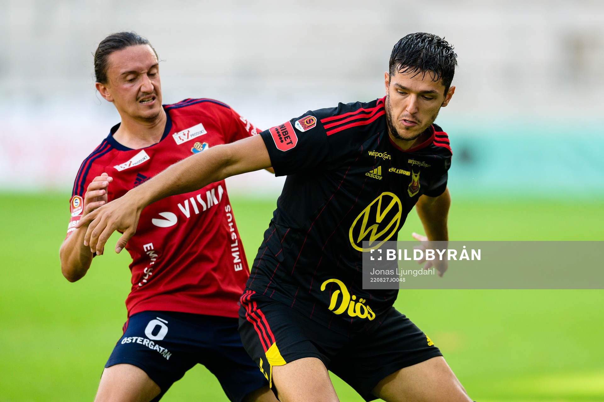 Östers Mattias Pavic och Östersunds Sadmir Zekovic