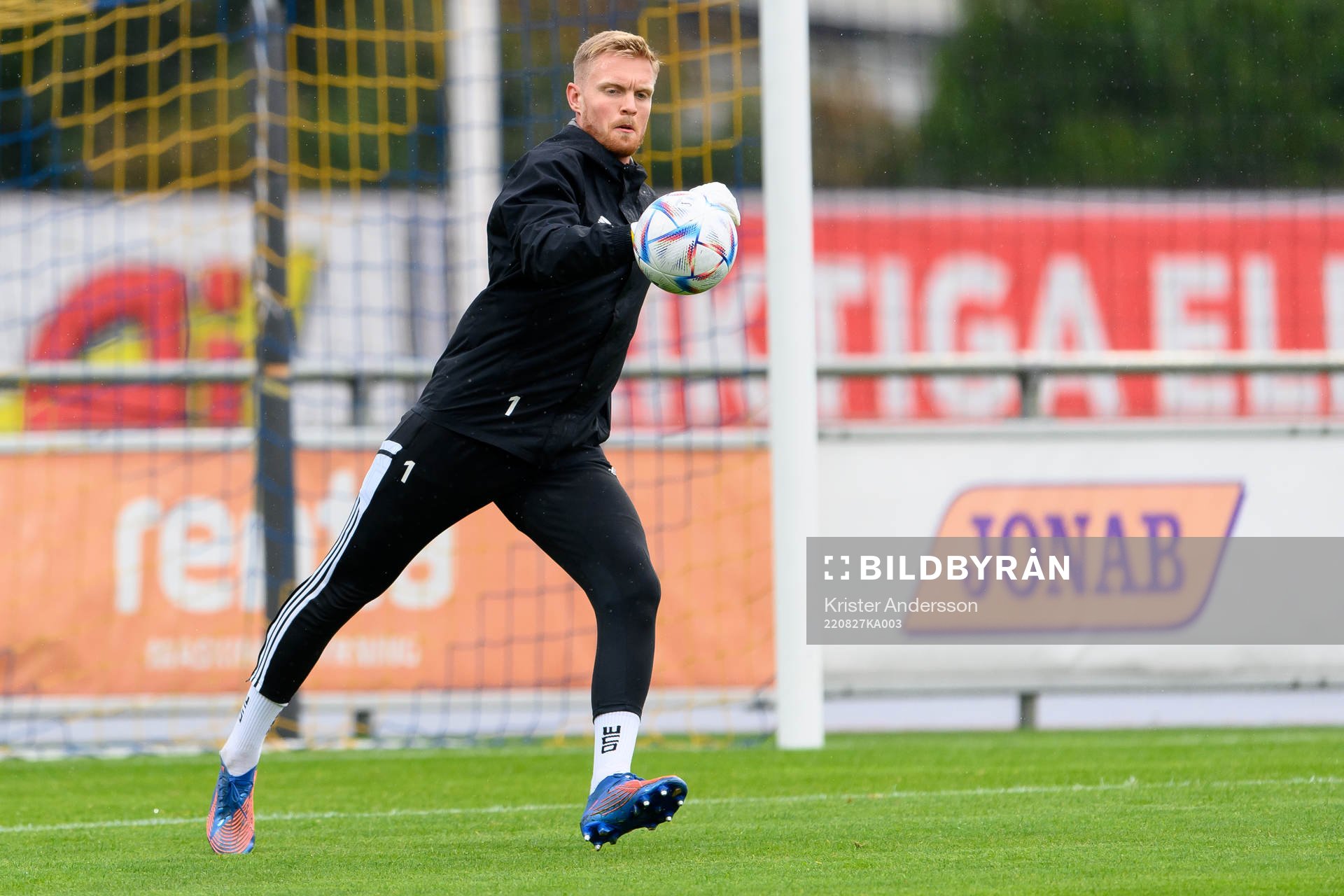 Falkenbergs målvakt Tim Erlandsson före fotbollsmatchen i