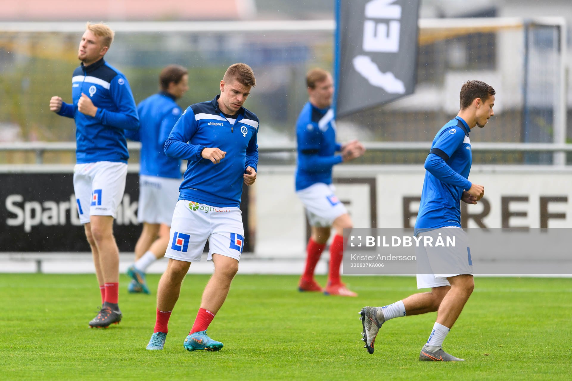 Åtvidabergs spelare före fotbollsmatchen i Ettan södra mellan Falkenberg och Åtvidaberg den 27 augusti 2022 i Falkenberg. 