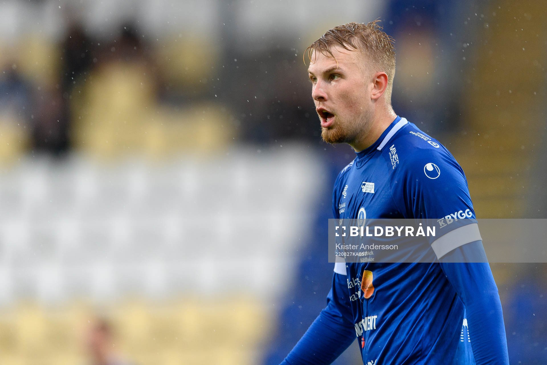 Åtvidabergs Adrian Petersson under fotbollsmatchen i Ettan södra mellan Falkenberg och Åtvidaberg den 27 augusti 2022 i Falkenberg.