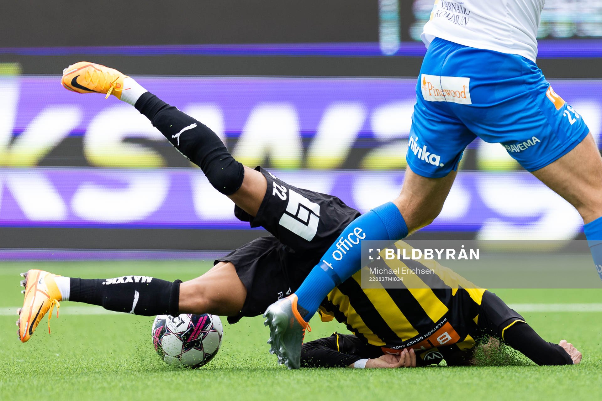 Häckens Tobias Sana faller