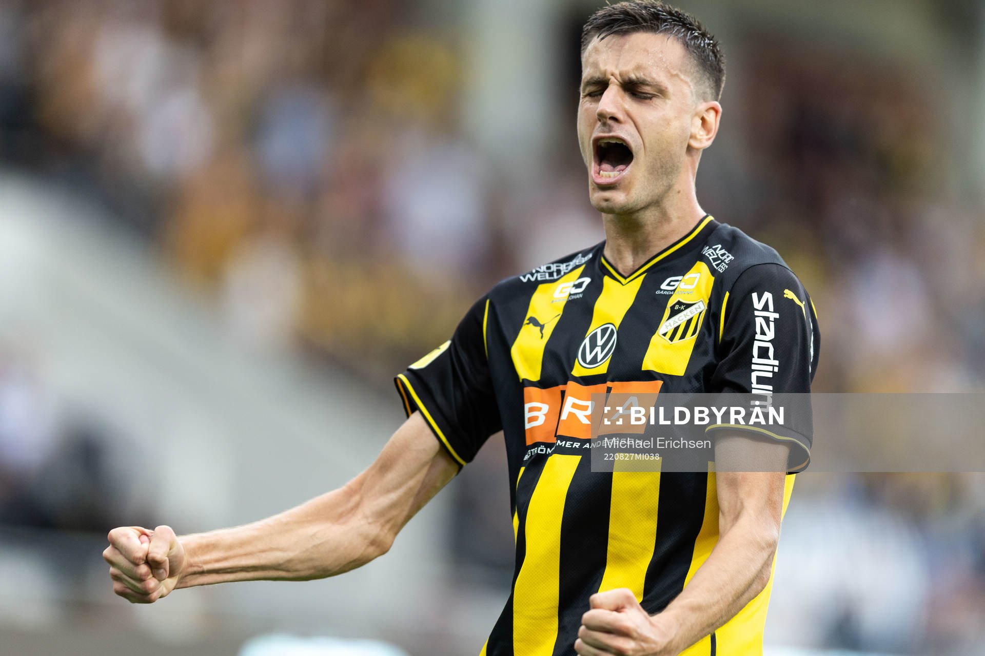 Häckens Alexander Jeremejeff jublar