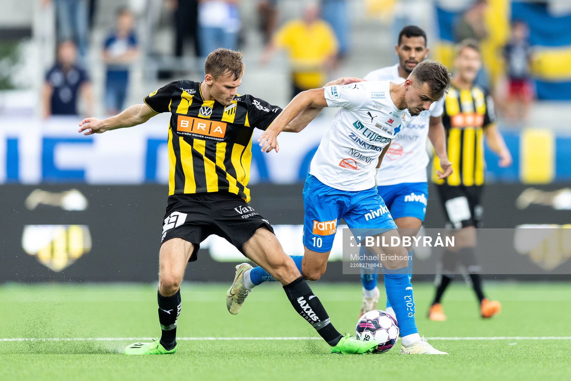 Häckens Oscar Uddenäs och Värnamos Ajdin Zeljkovic