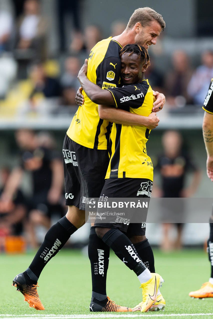Häckens Ibrahim Sadiq jublar ihop med Johan Hammar