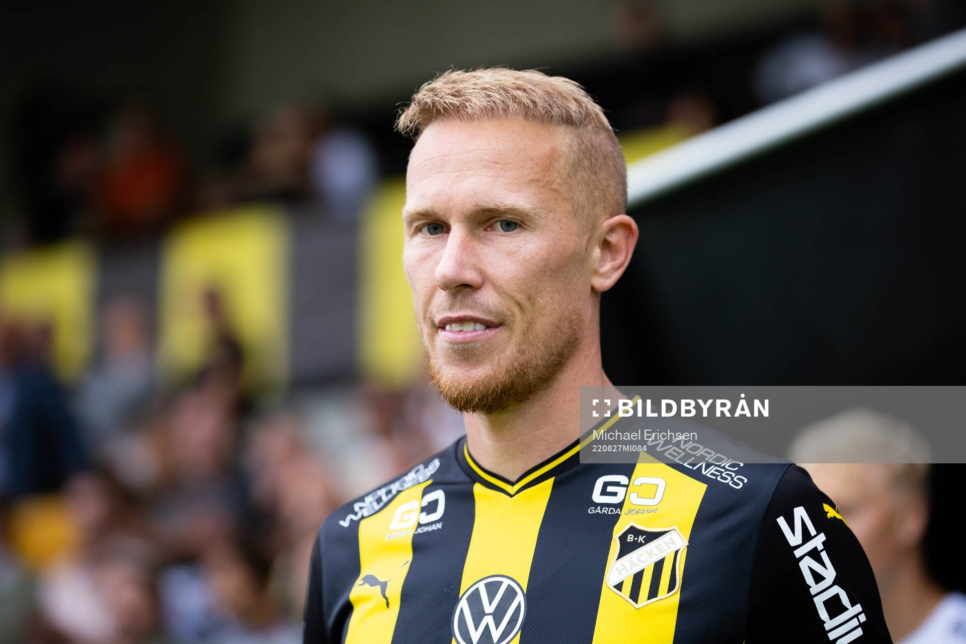 Häckens Mikkel Rygaard Jensen på väg in för line up