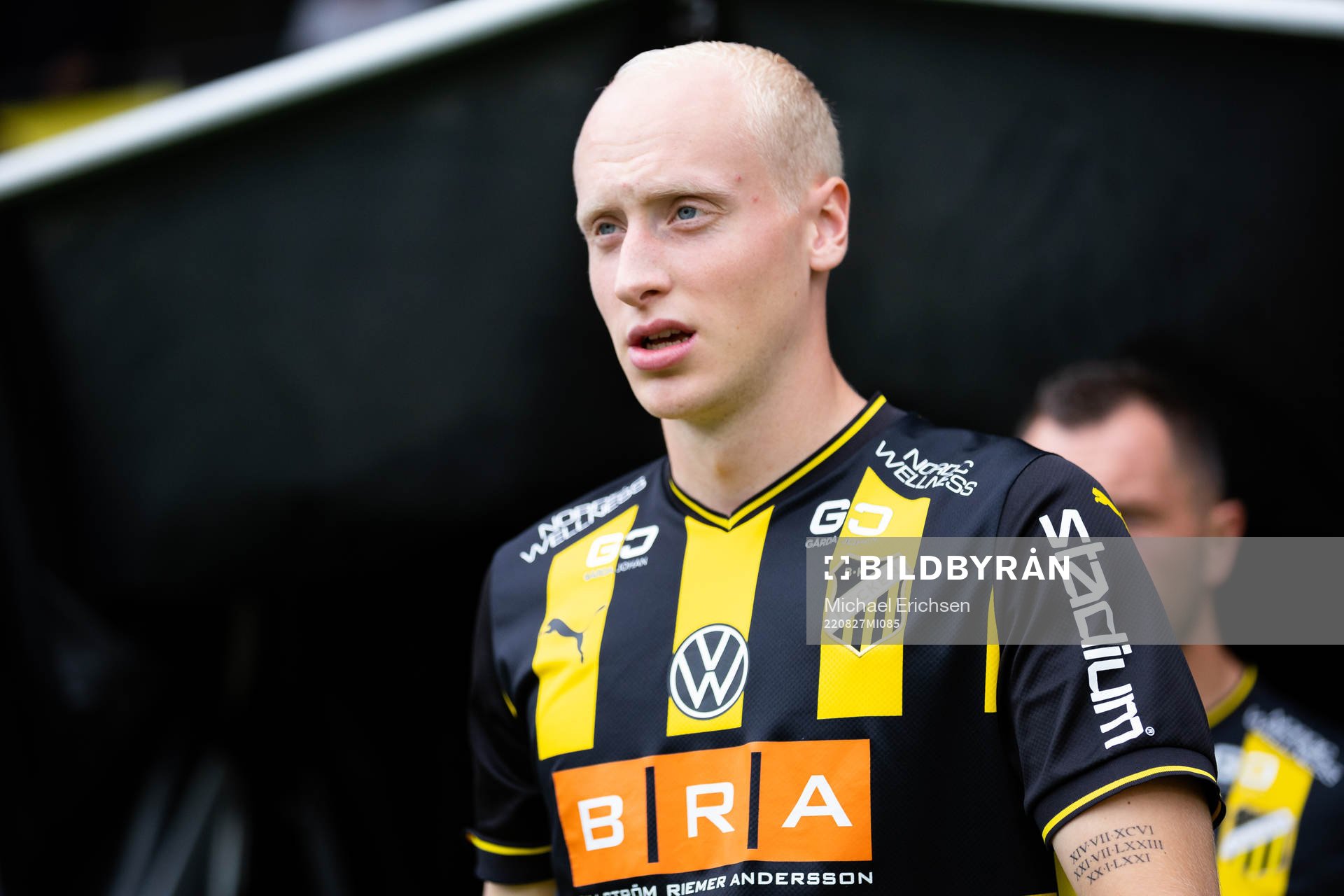 Häckens Valgeir Fridriksson på väg in för line up innan