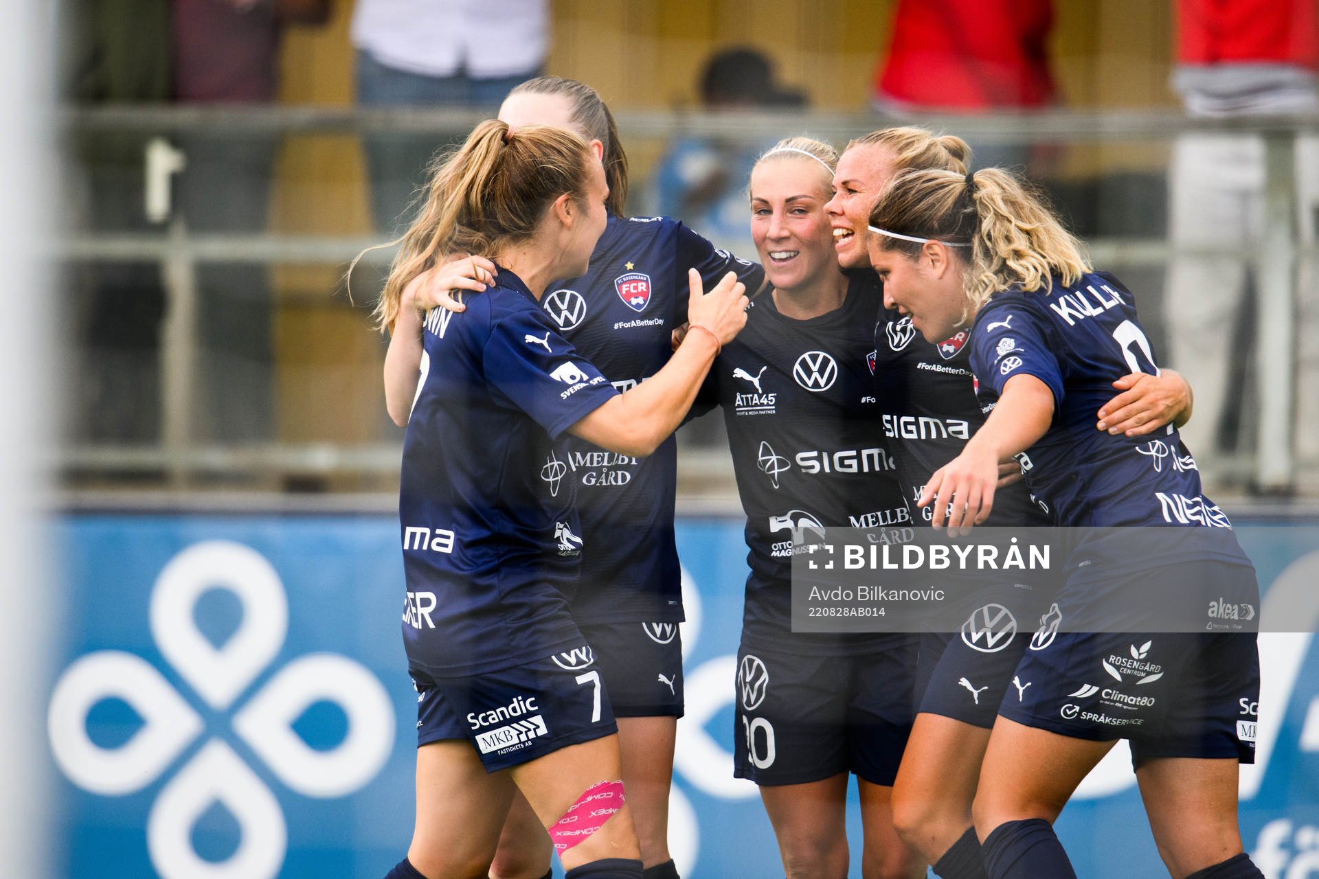 FC Rosengårds Mia Persson jublar med lagkamrater